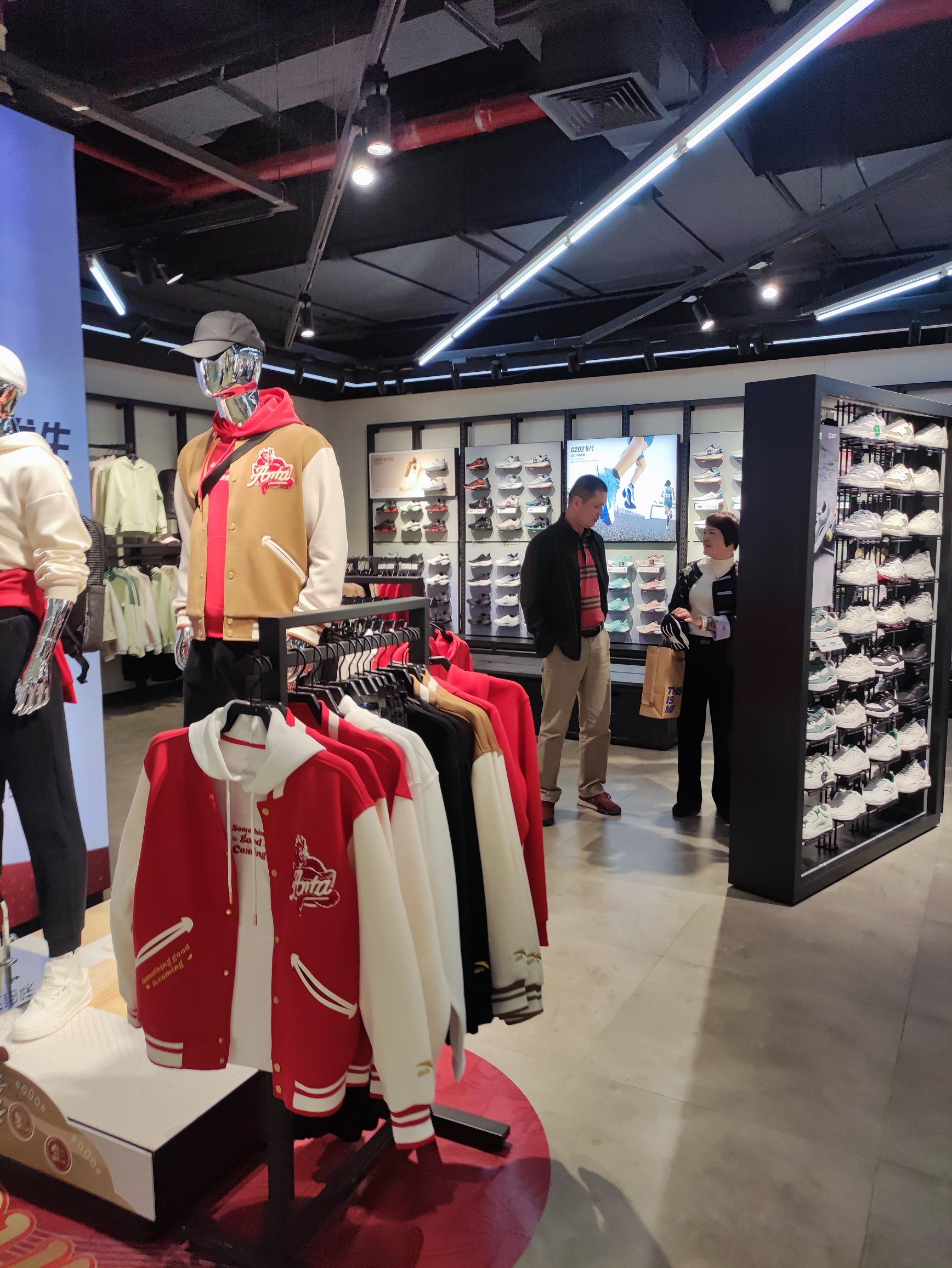 安踏(万隆城店)