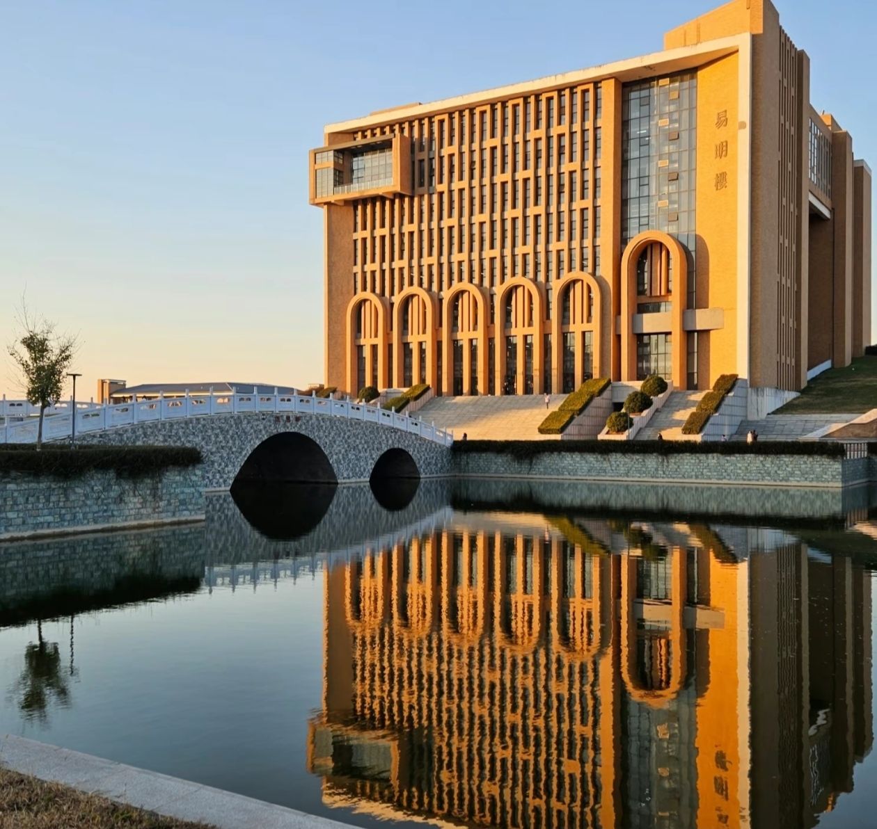 濮阳医学高等专科学校