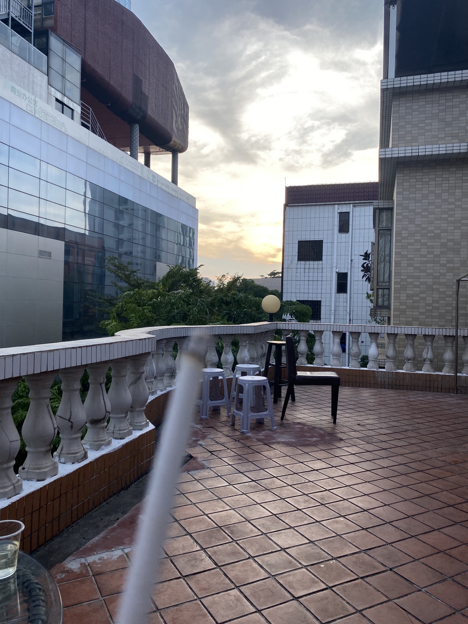 聚开心轰趴馆·烧烤团建聚会party(峰华28广场A座店)