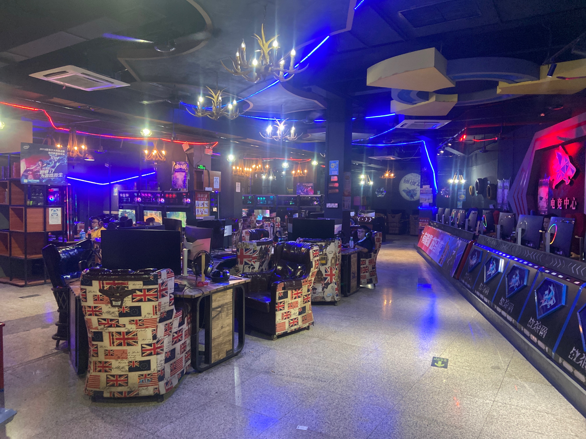 战狼爵电竞俱乐部(网吧)