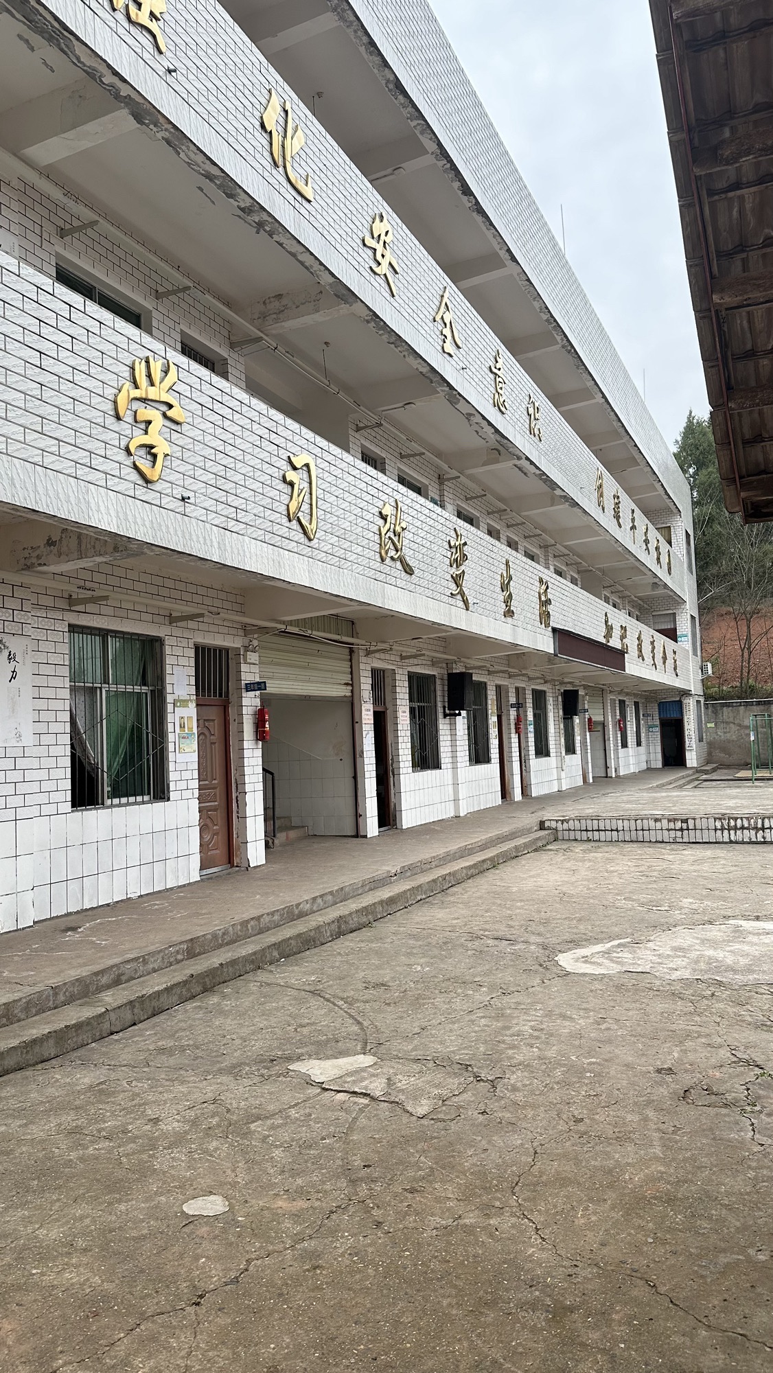 资阳市回龙乡鲁家小学
