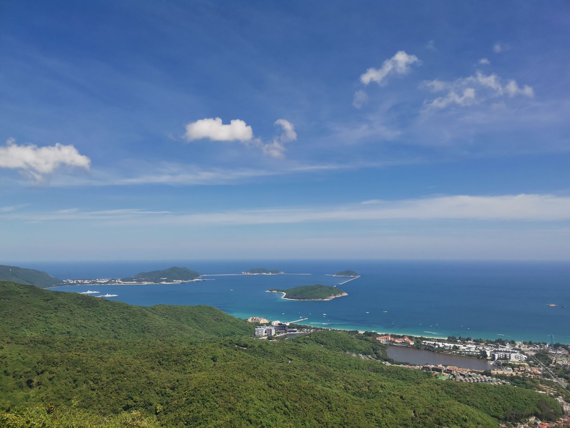 亚龙湾热带天堂森林公园神树之门