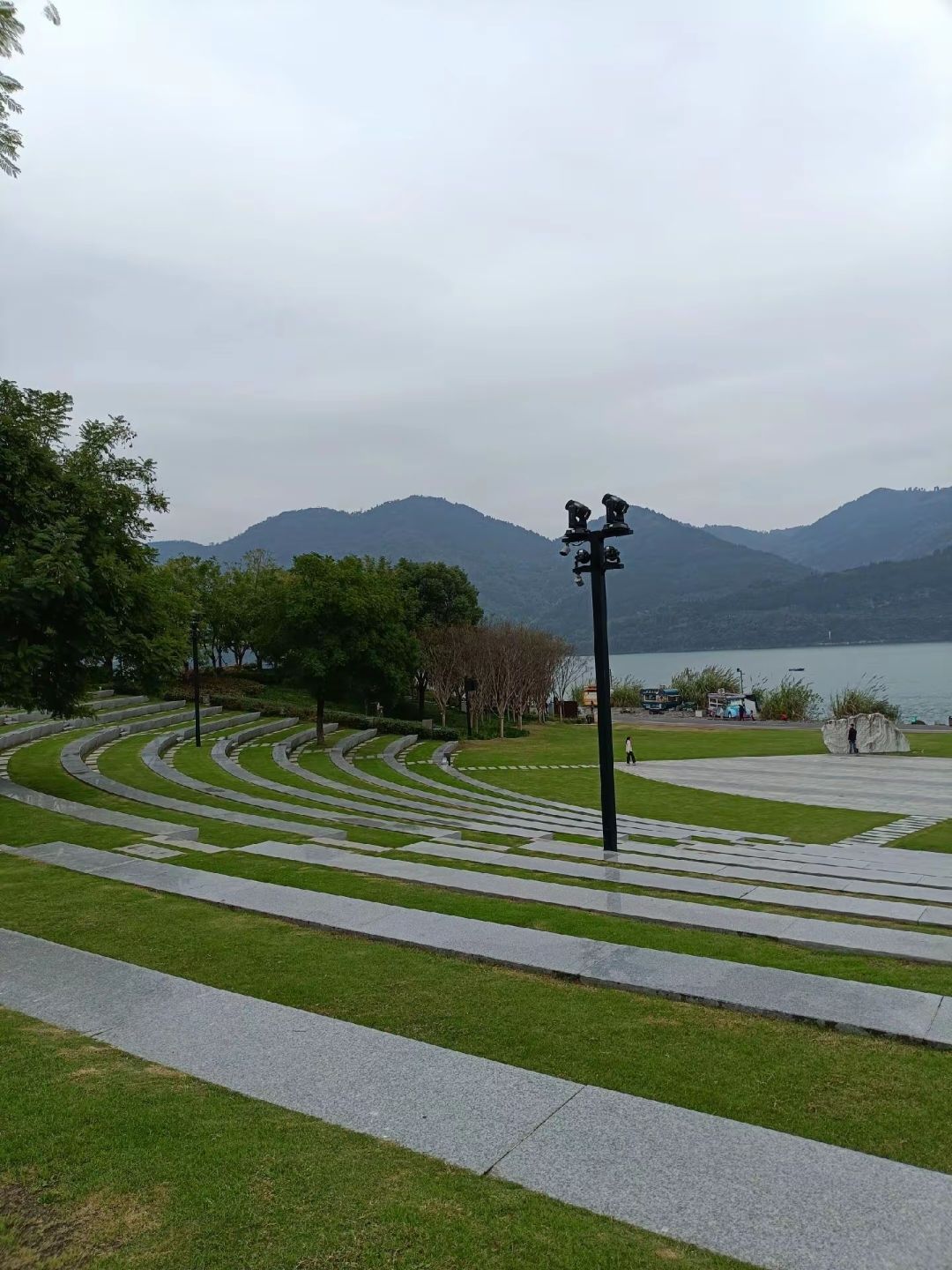月光草坪旅行图片 1