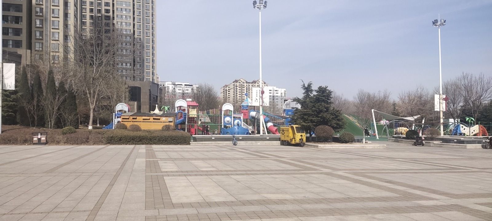 天场瑞府游乐场