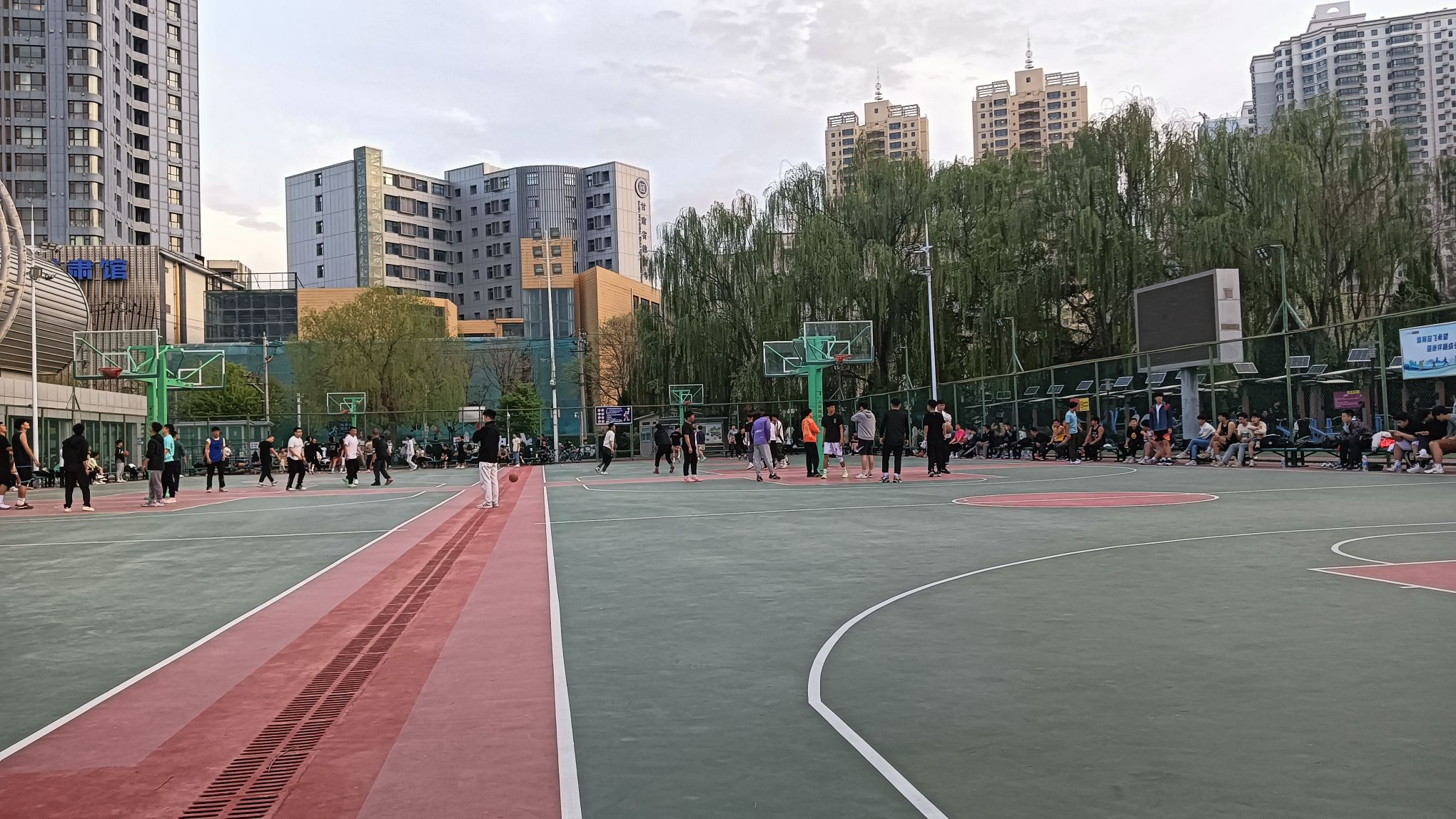 兰州市体育公园-篮球场