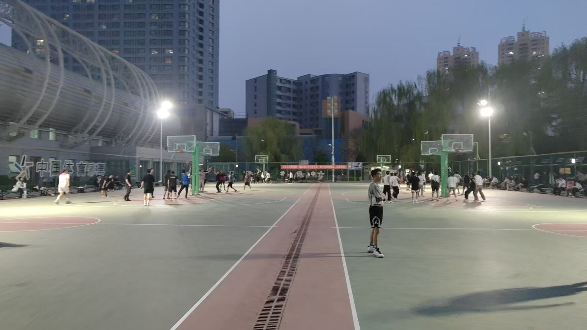 兰州市体育公园-篮球场