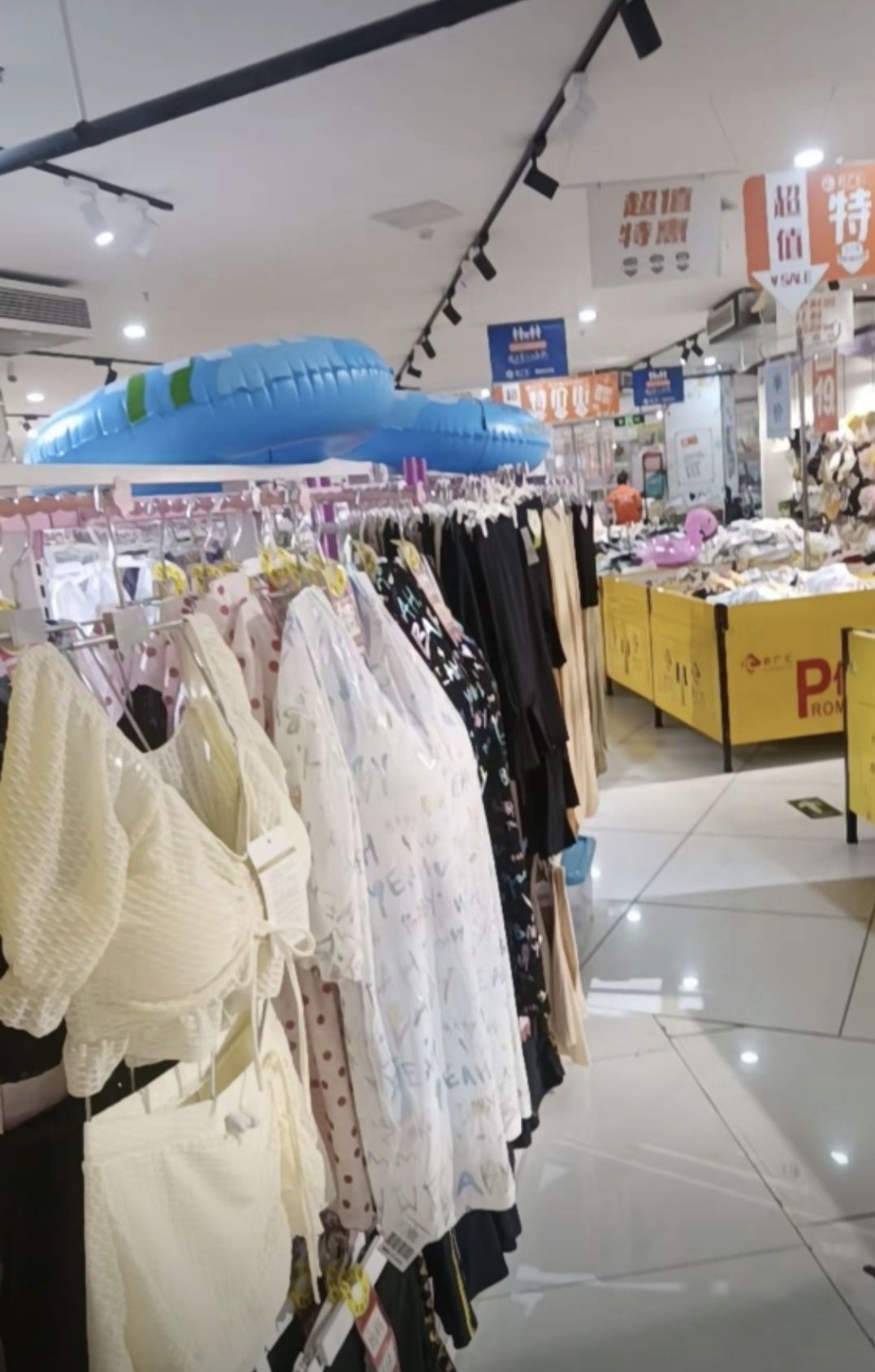 衣广汇服装批发城(龙都广场店)