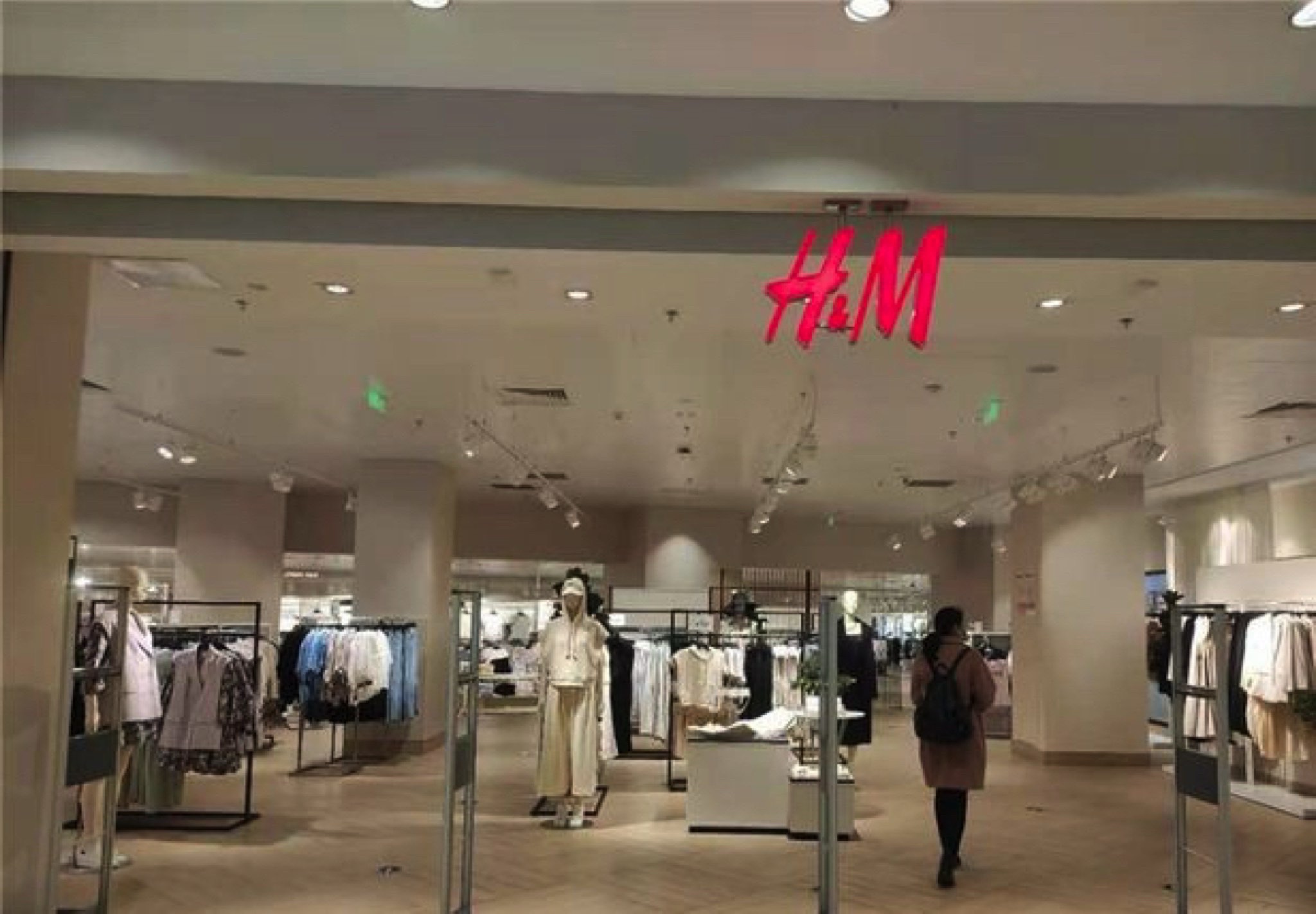 H&M(新朝阳购物中心店)