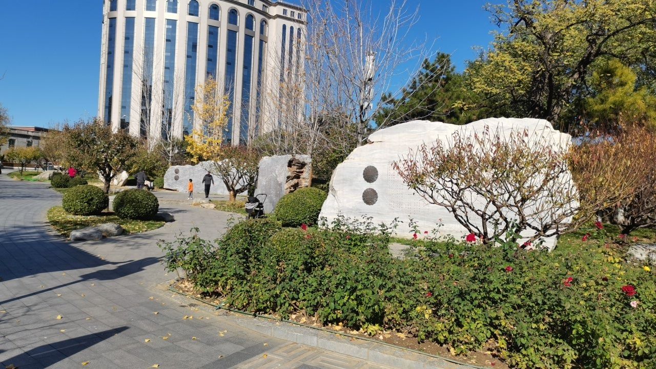 北京明城墙遗址公园-劳模广场