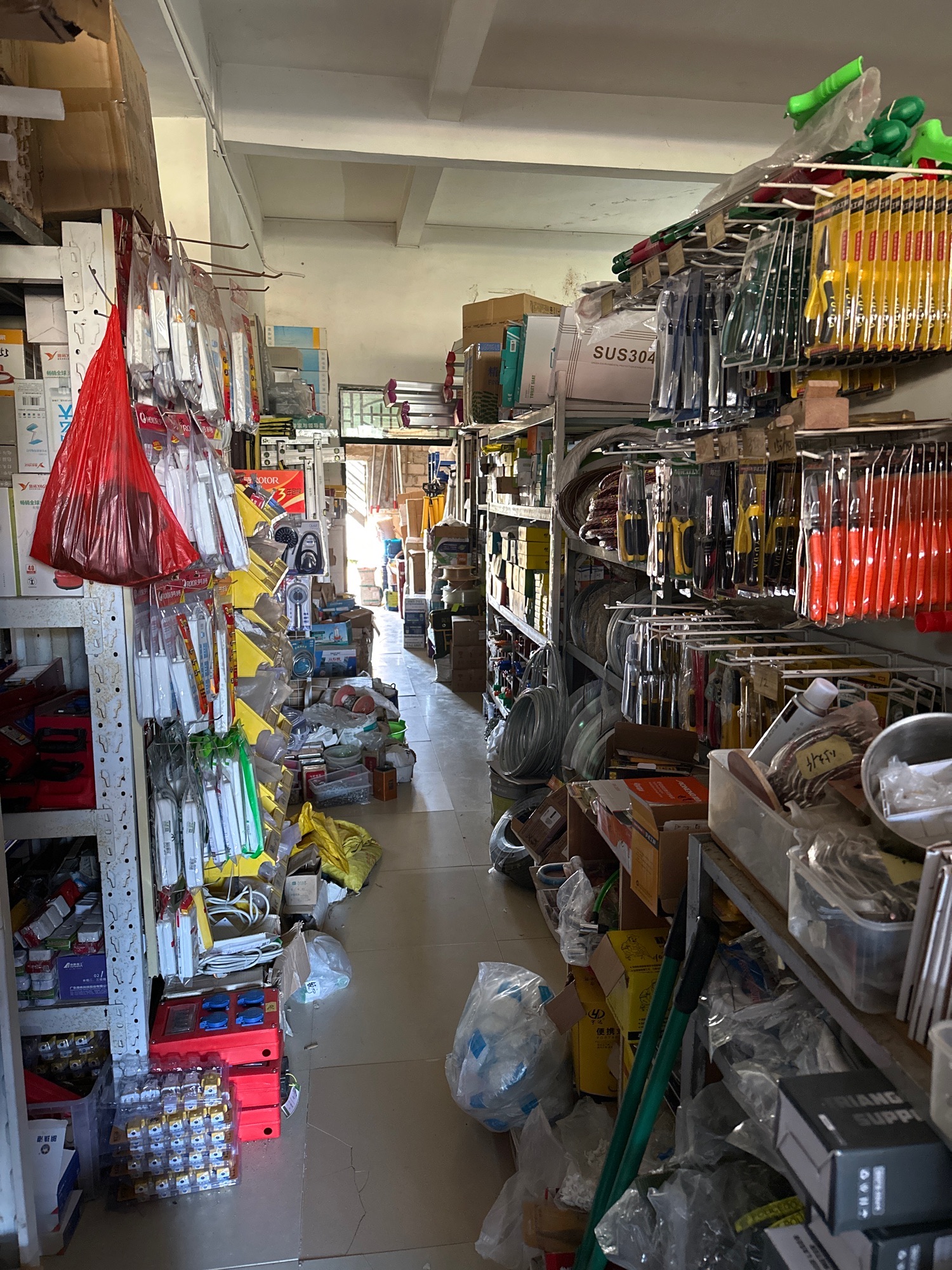 锐宁五金店