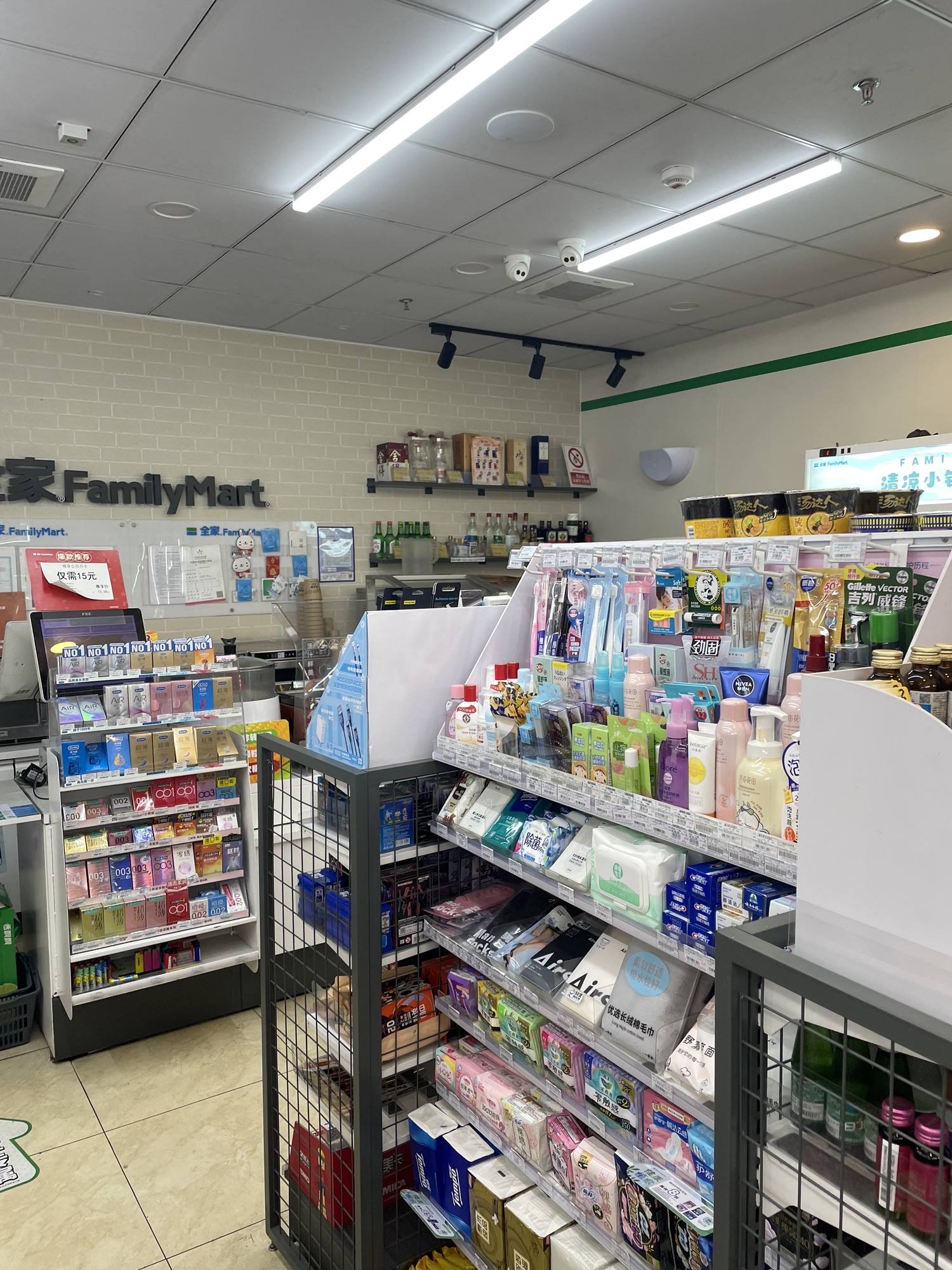 全家便利店(江城路店)