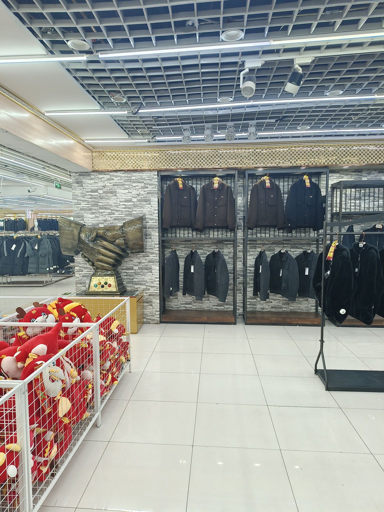 火狐狸服装批发城(万商国际-奥莱广场店)