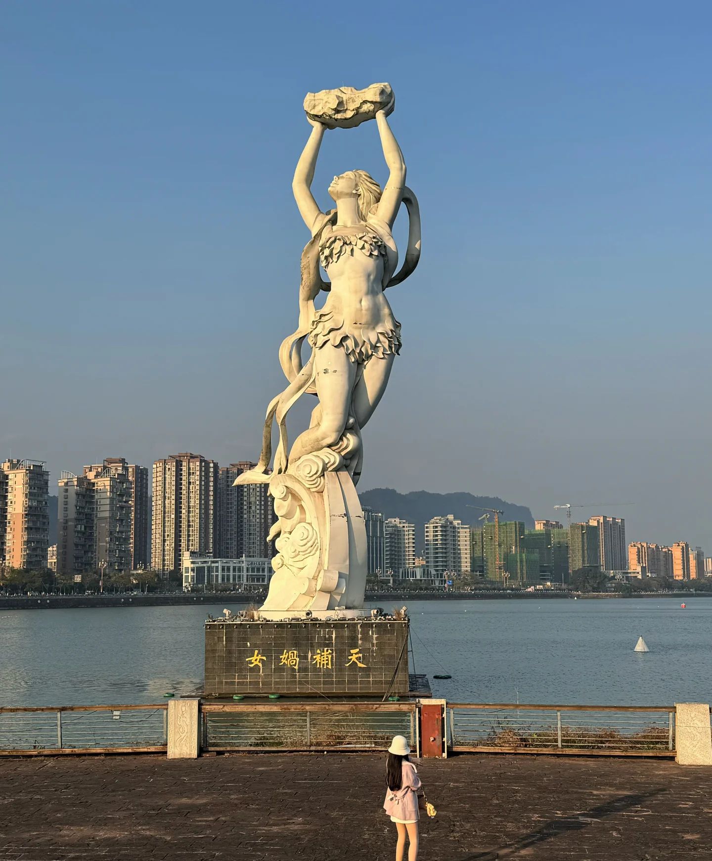 女娲广场景点图片
