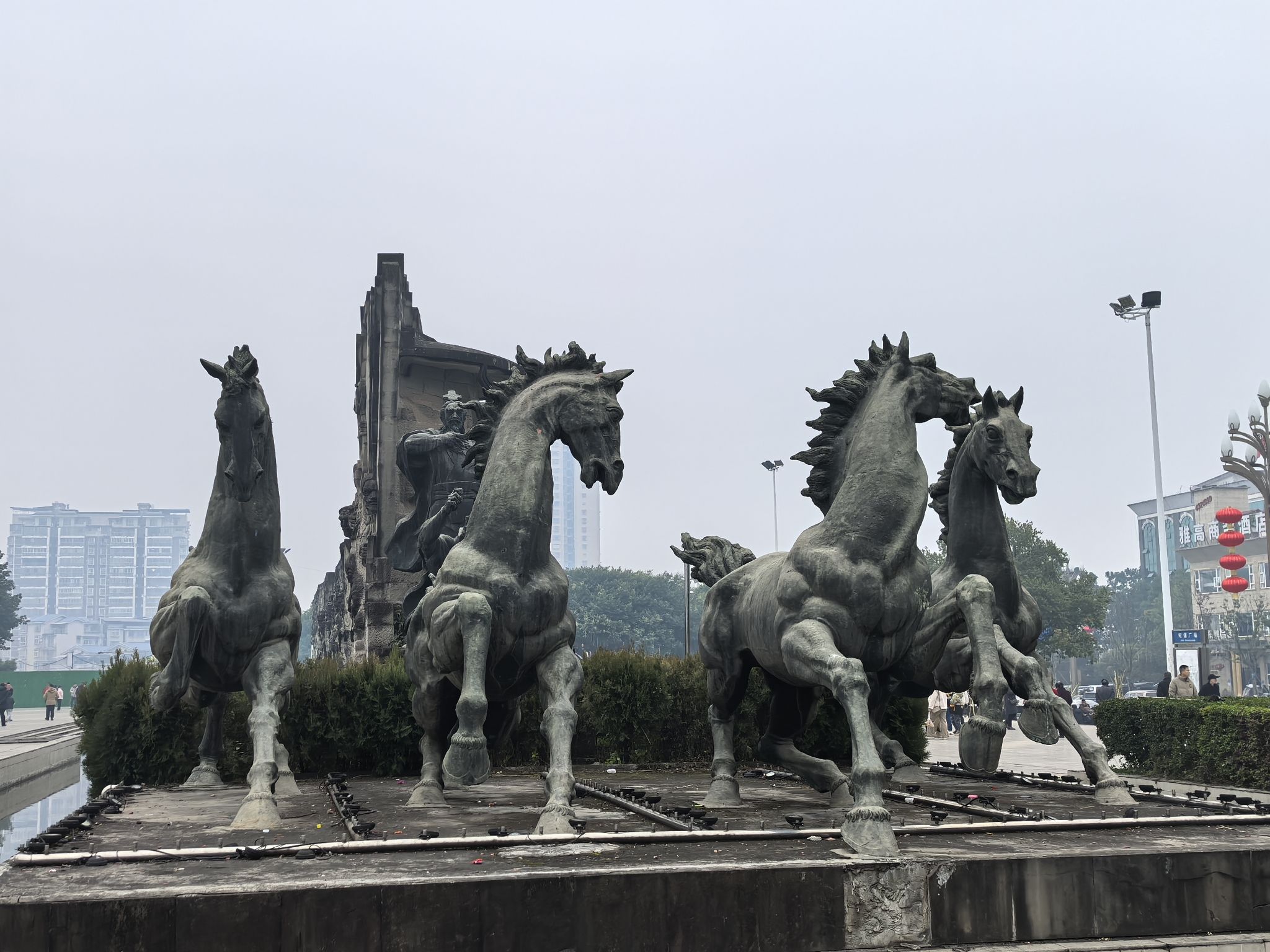 纪信广场-西充县安汉广场旅行图片 1