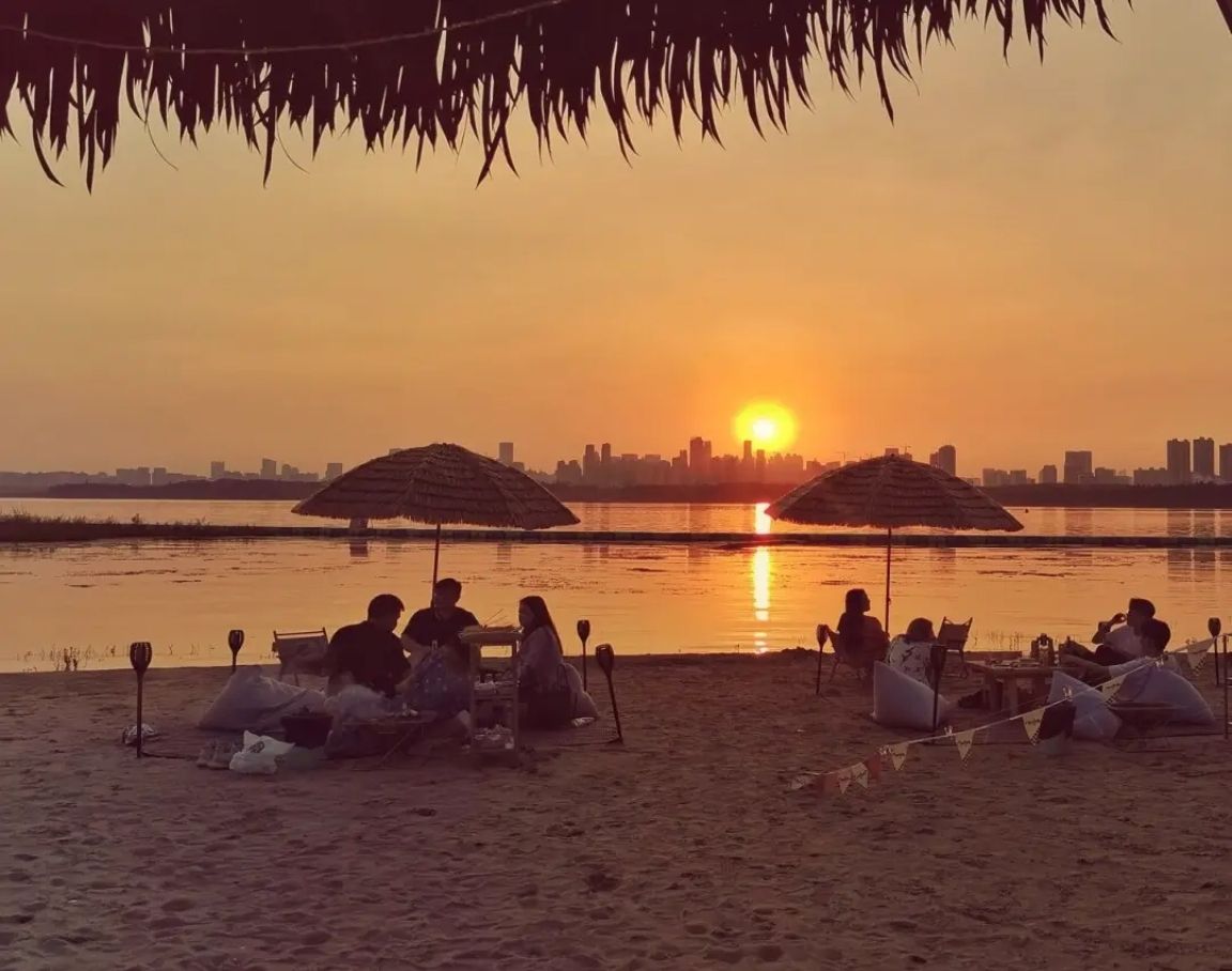 东湖沙滩景区