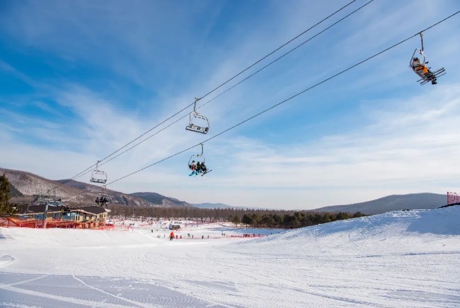 圣洁摇篮山滑雪旅游度假地