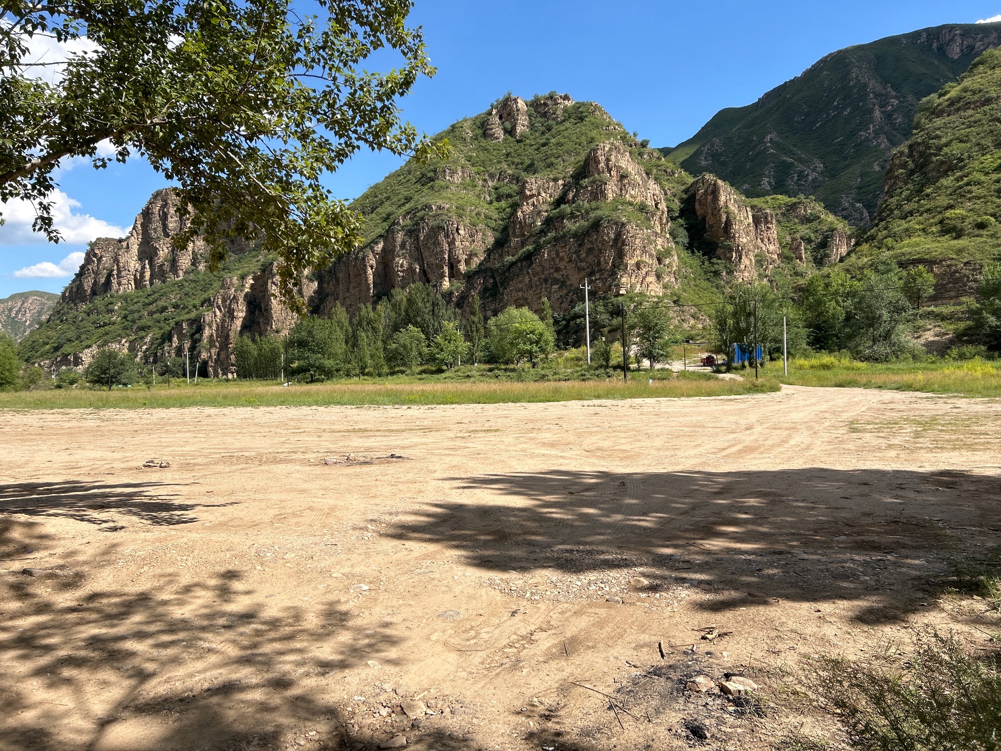 狼窝露营基地