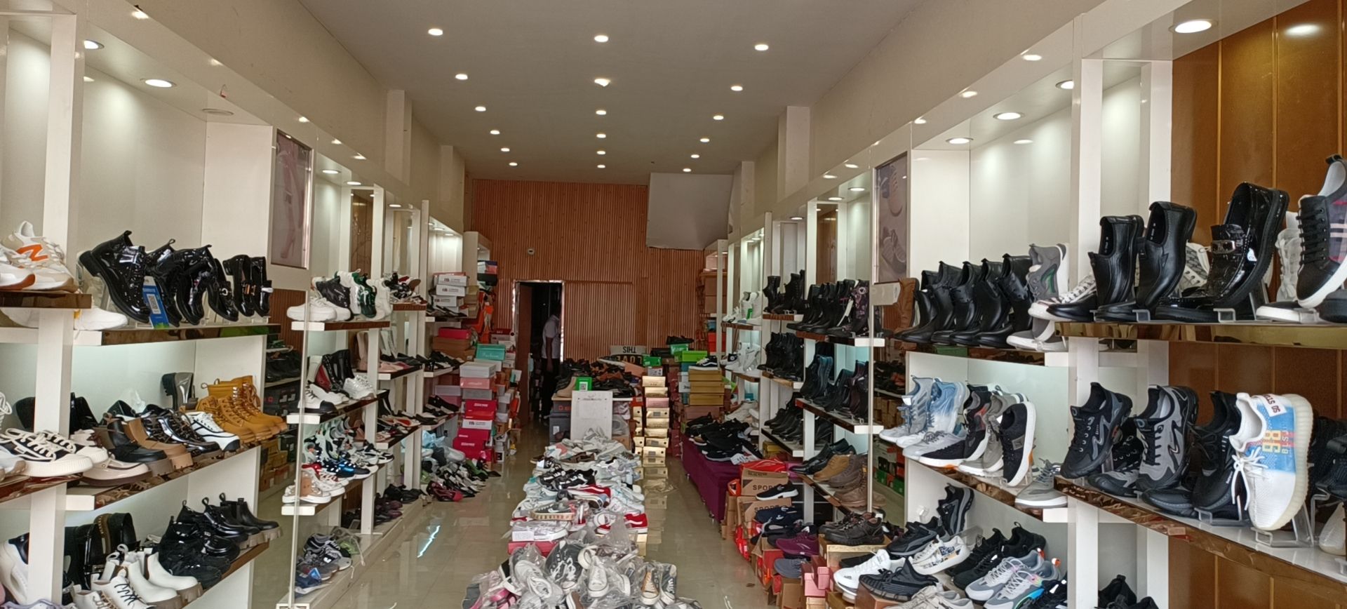 万达鞋城(友谊路店)
