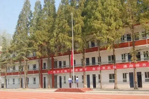 信阳市胜利路学校