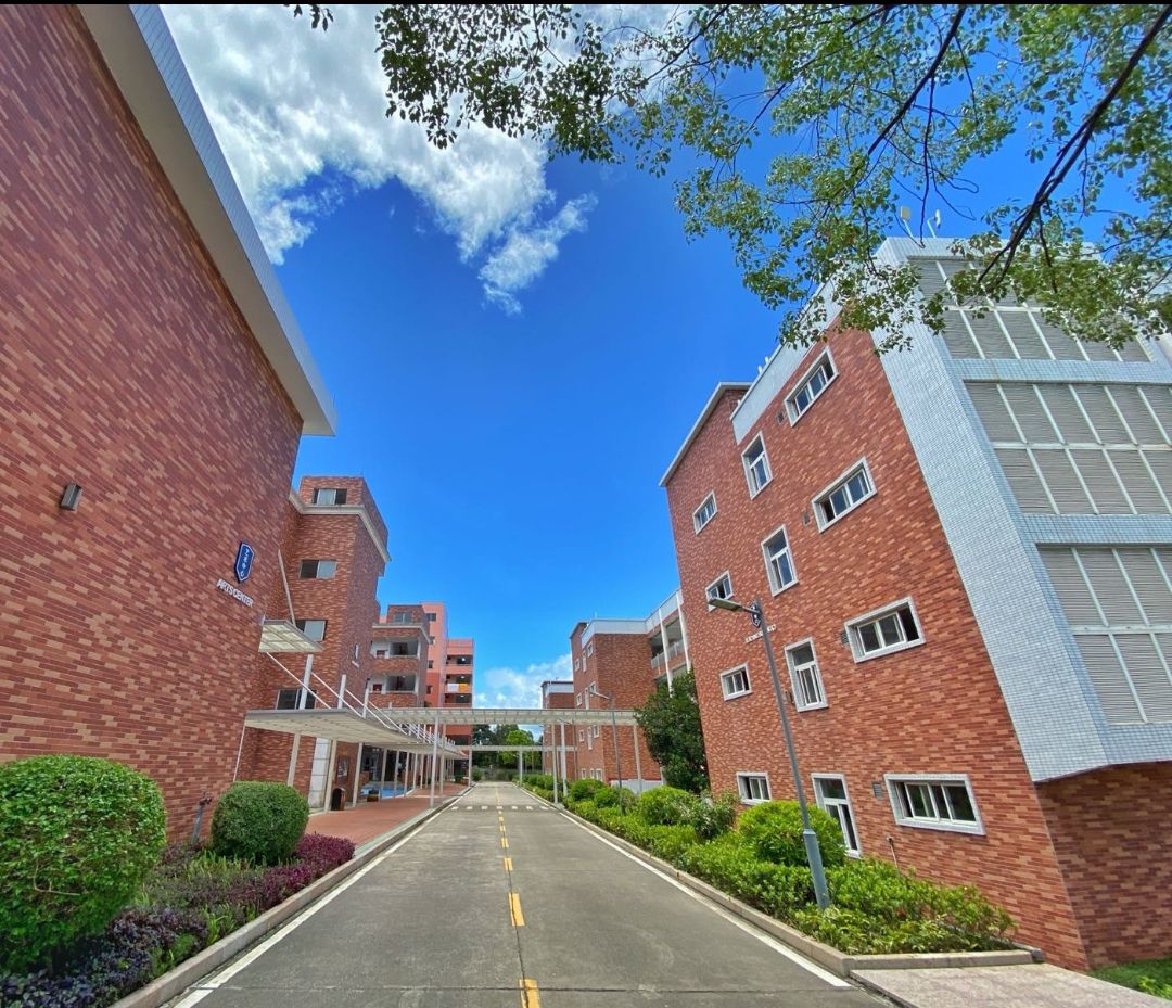 广东外语外贸大学附设河源外国语学校