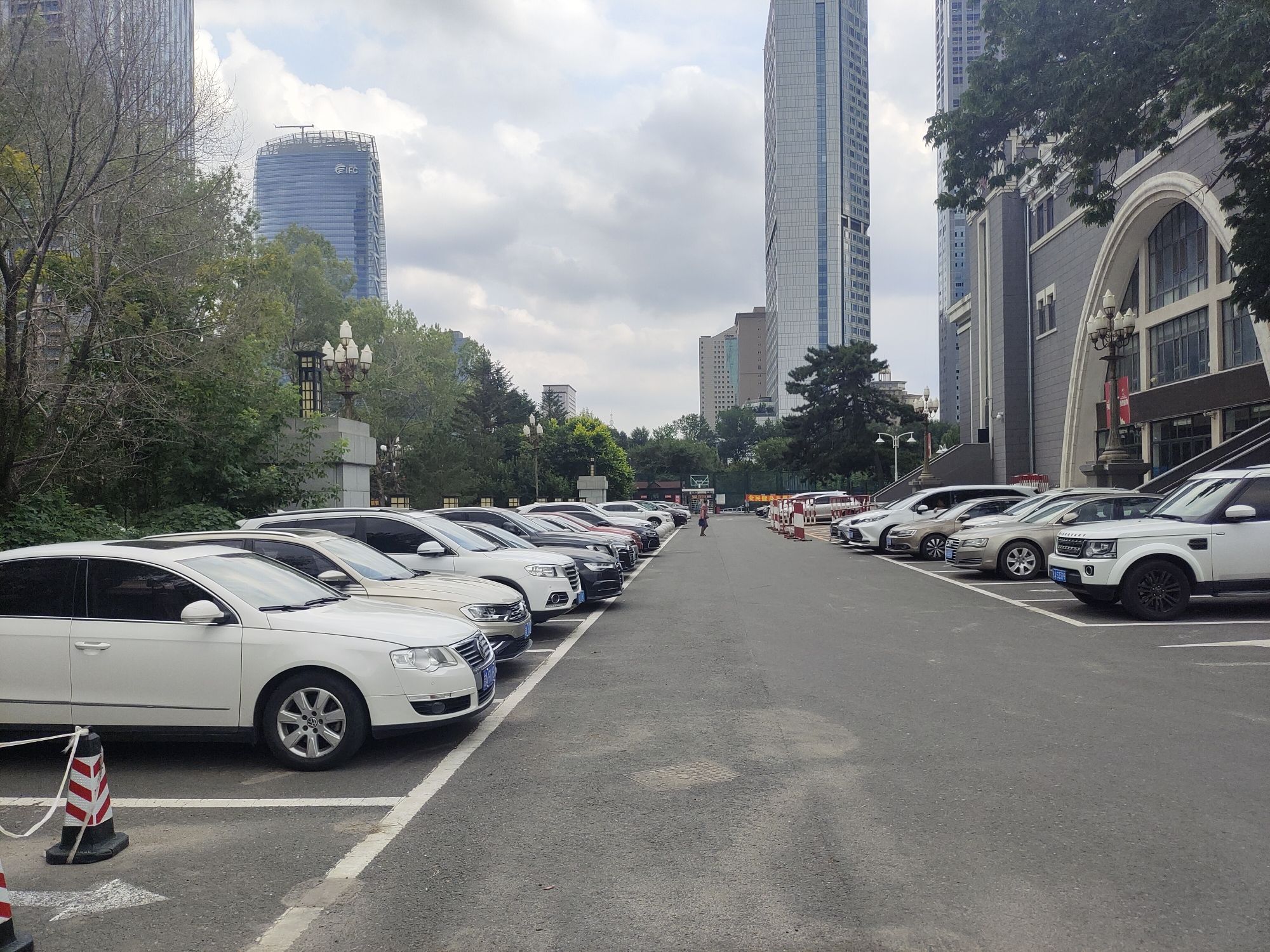 长春市体育馆停车场