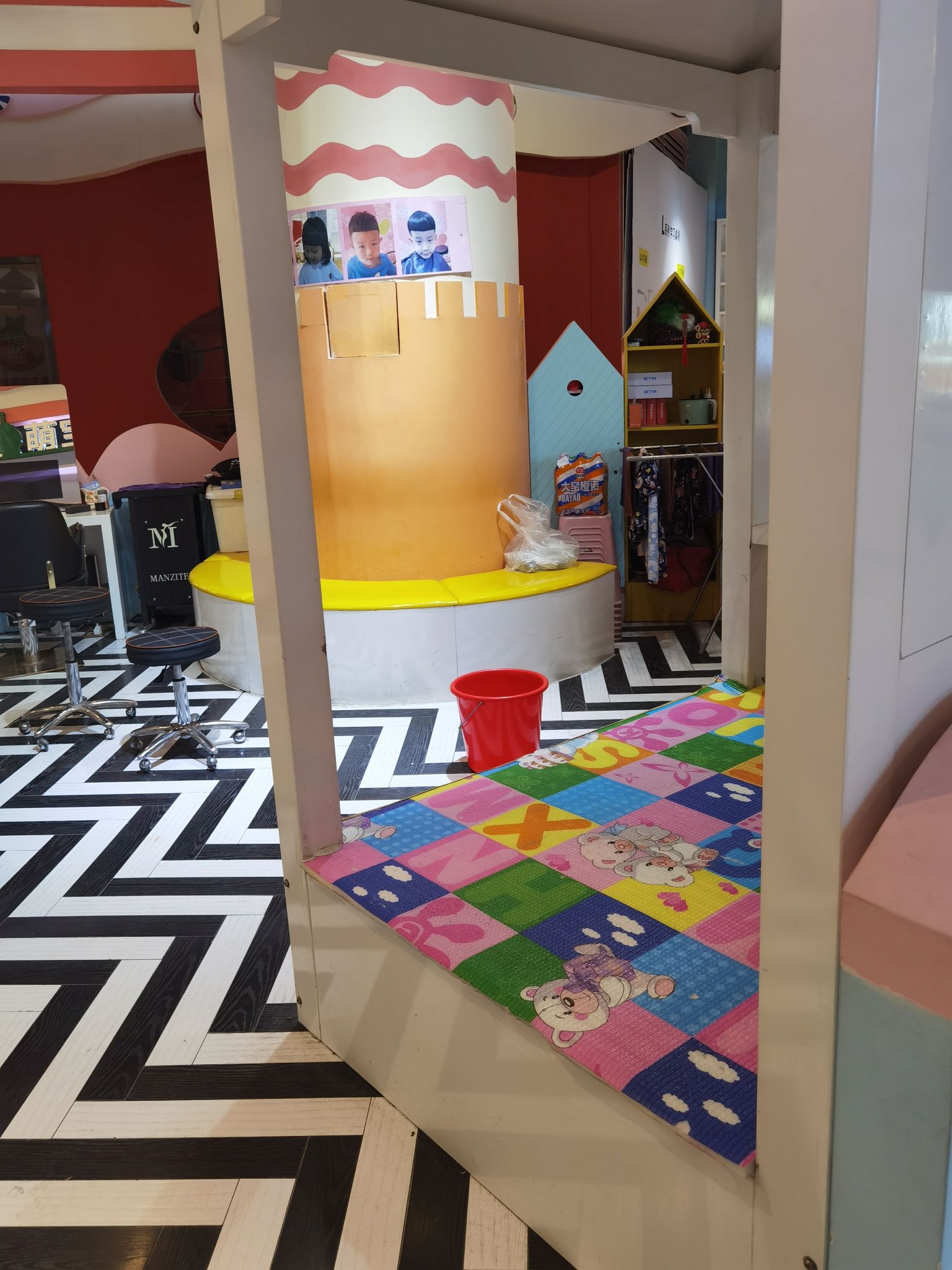 萌宝贝儿童理发(青岛李沧万达金街店)
