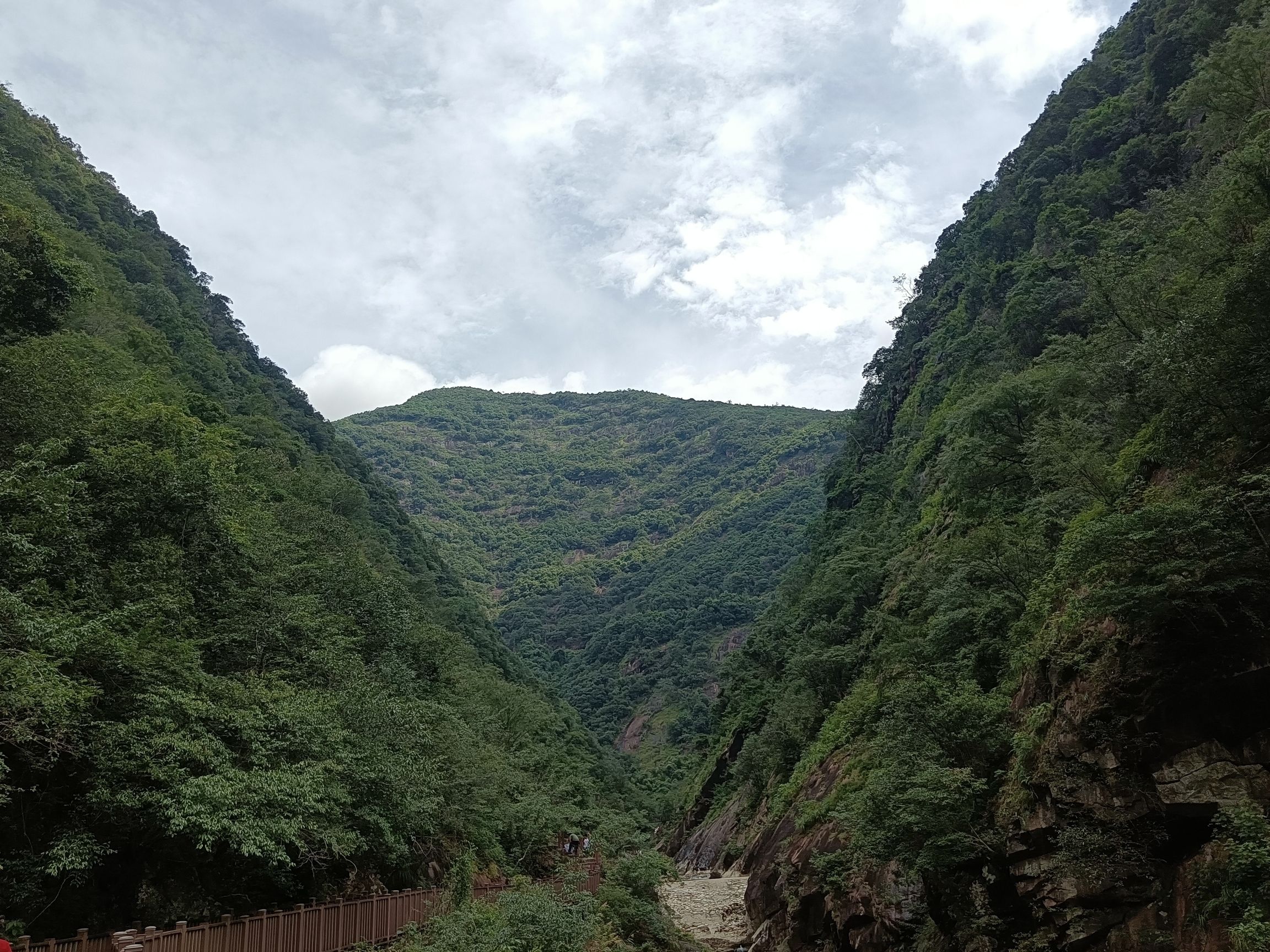 上犹燕子岩风景区旅行图片 1