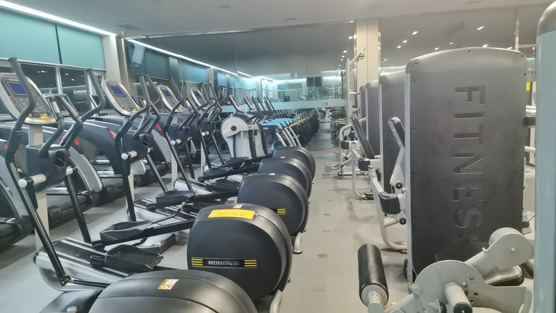 MAX国际健身俱乐部(银领国际店)