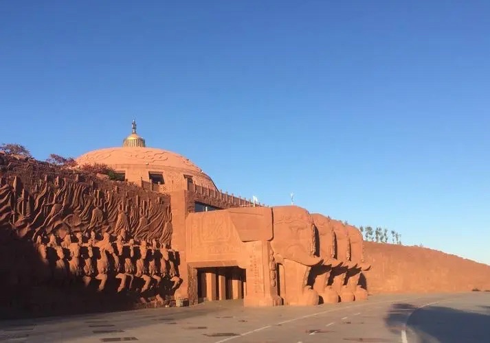 乌兰木伦石窟旅行图片 1