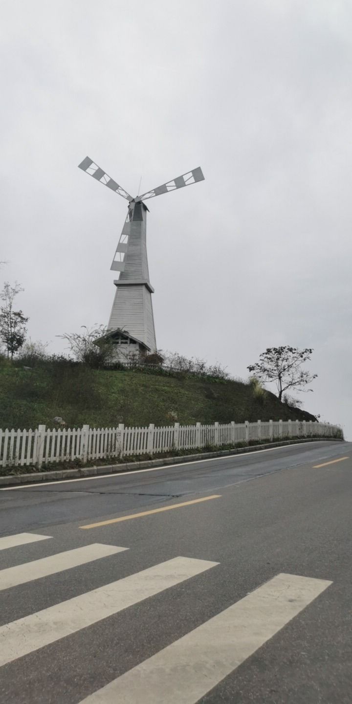 七里坪景观大道风车