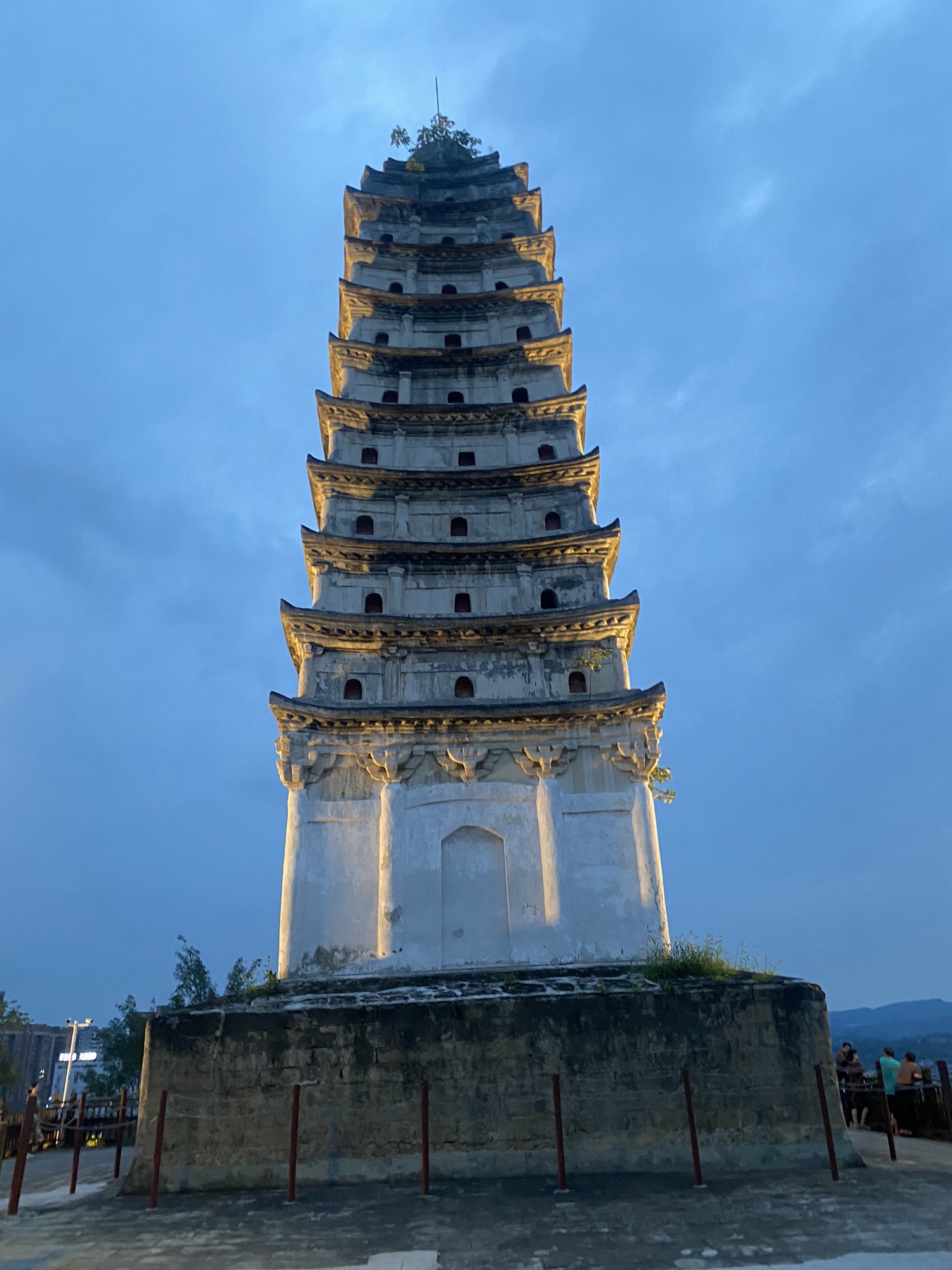 荣县镇南塔旅行图片 1