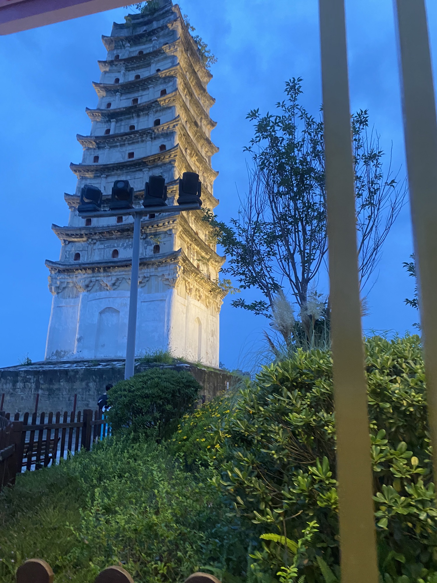 荣县镇南塔旅行图片 3