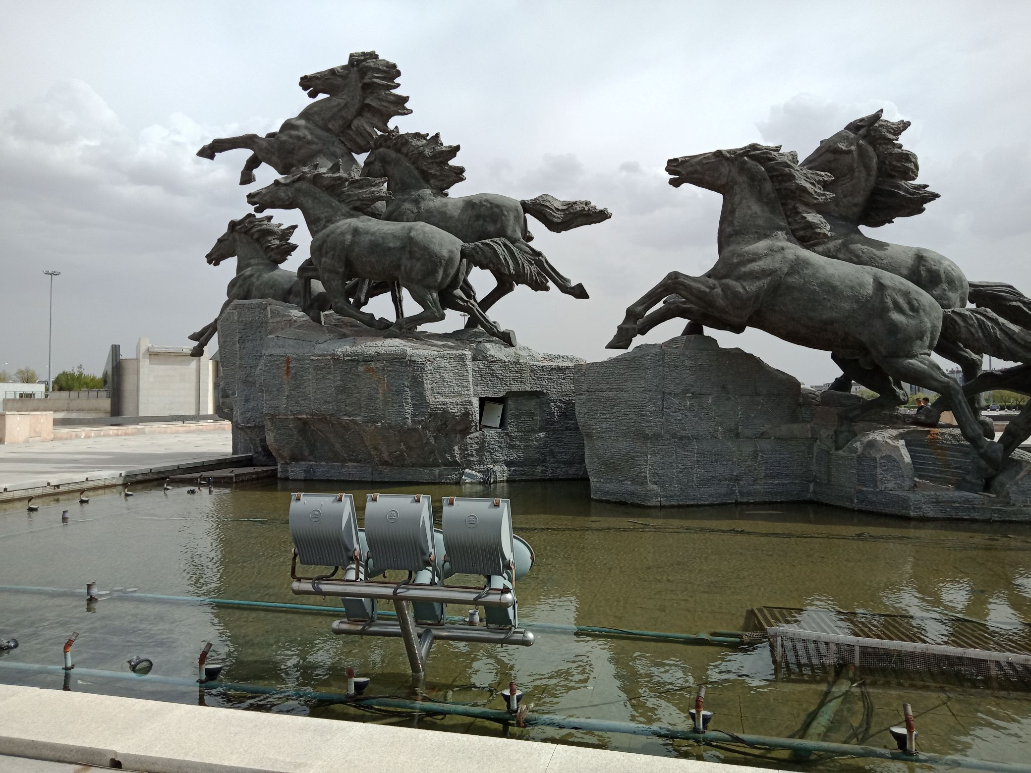 鹰骏广场旅行图片 3