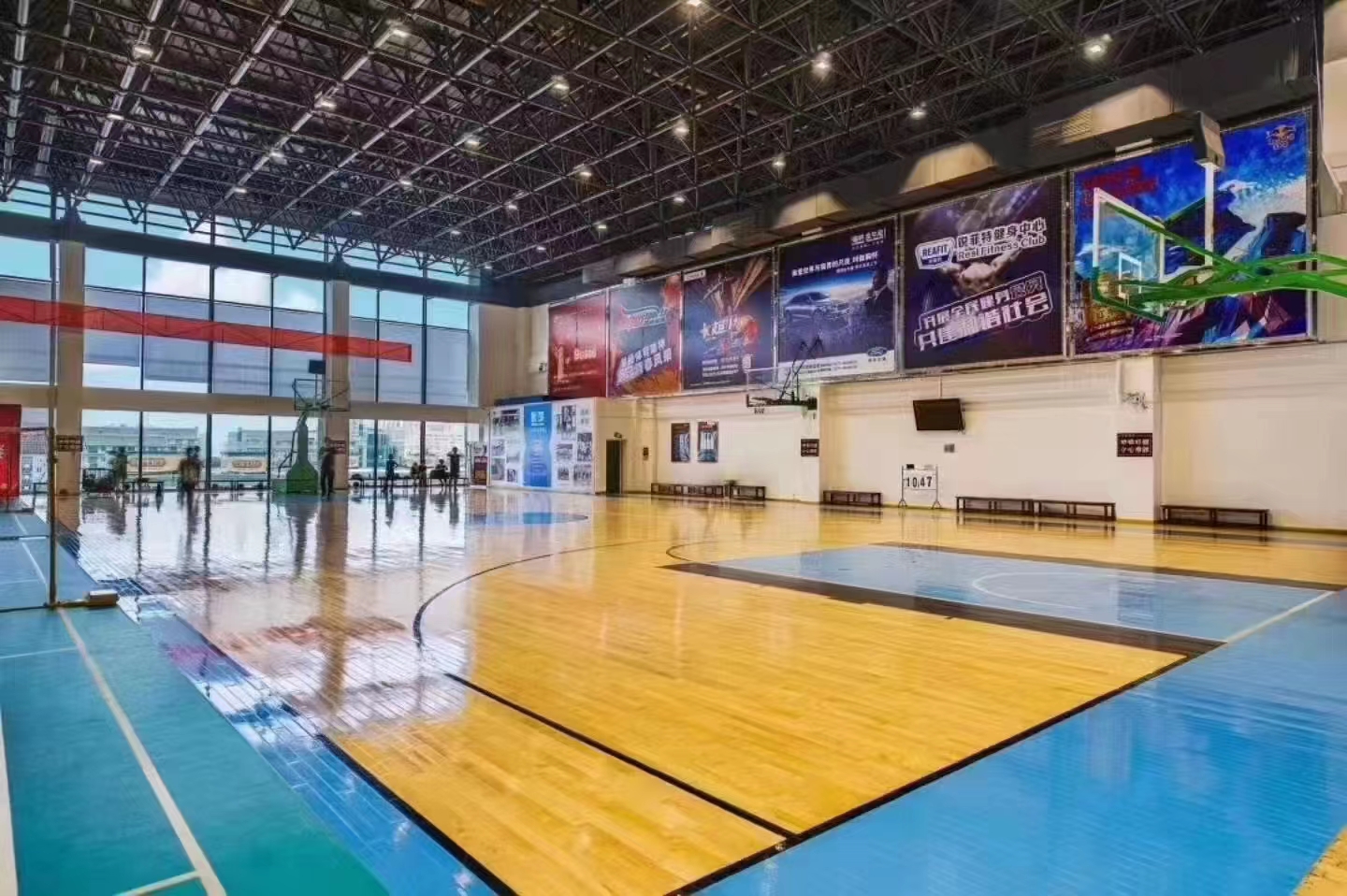 场地封面-锐菲特健身游泳中心(滨江店)