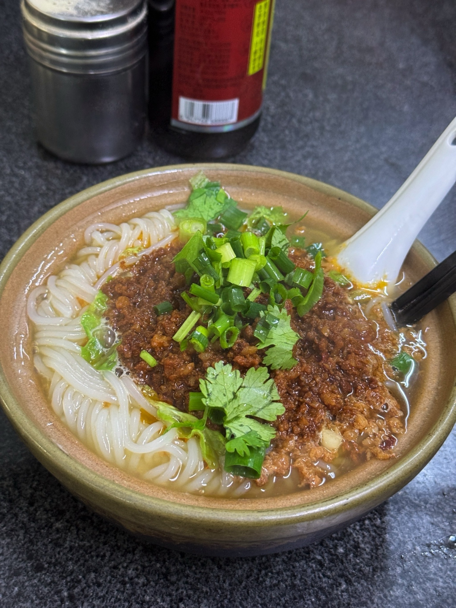 蔡记抱罗粉砂锅面(向荣店)