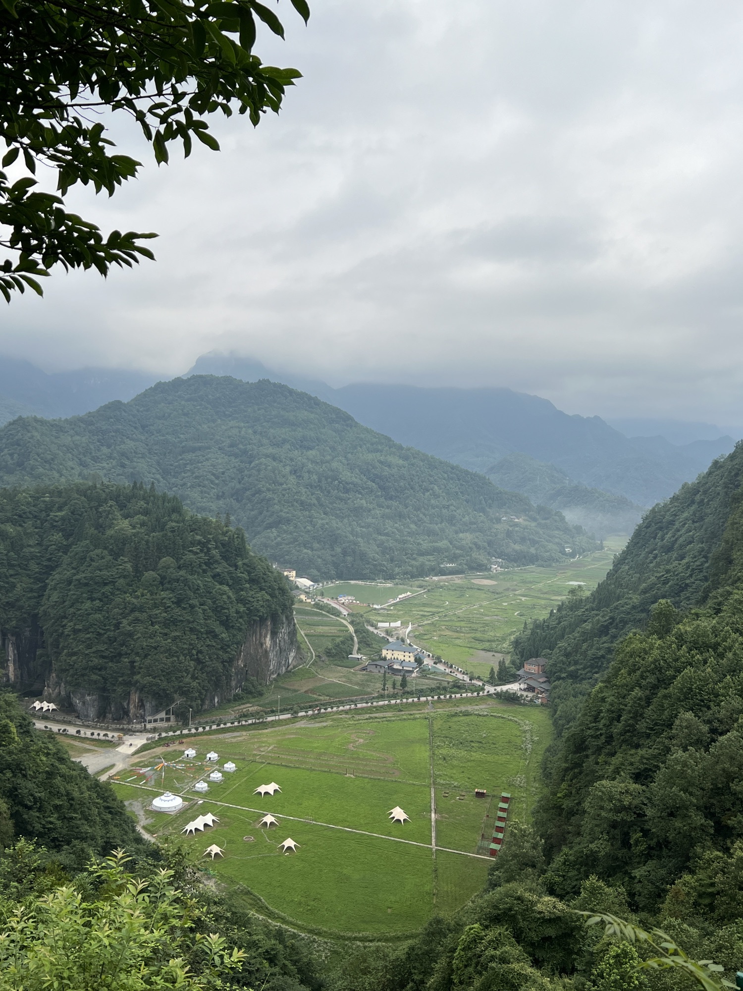 悬崖观景平台旅行图片 2