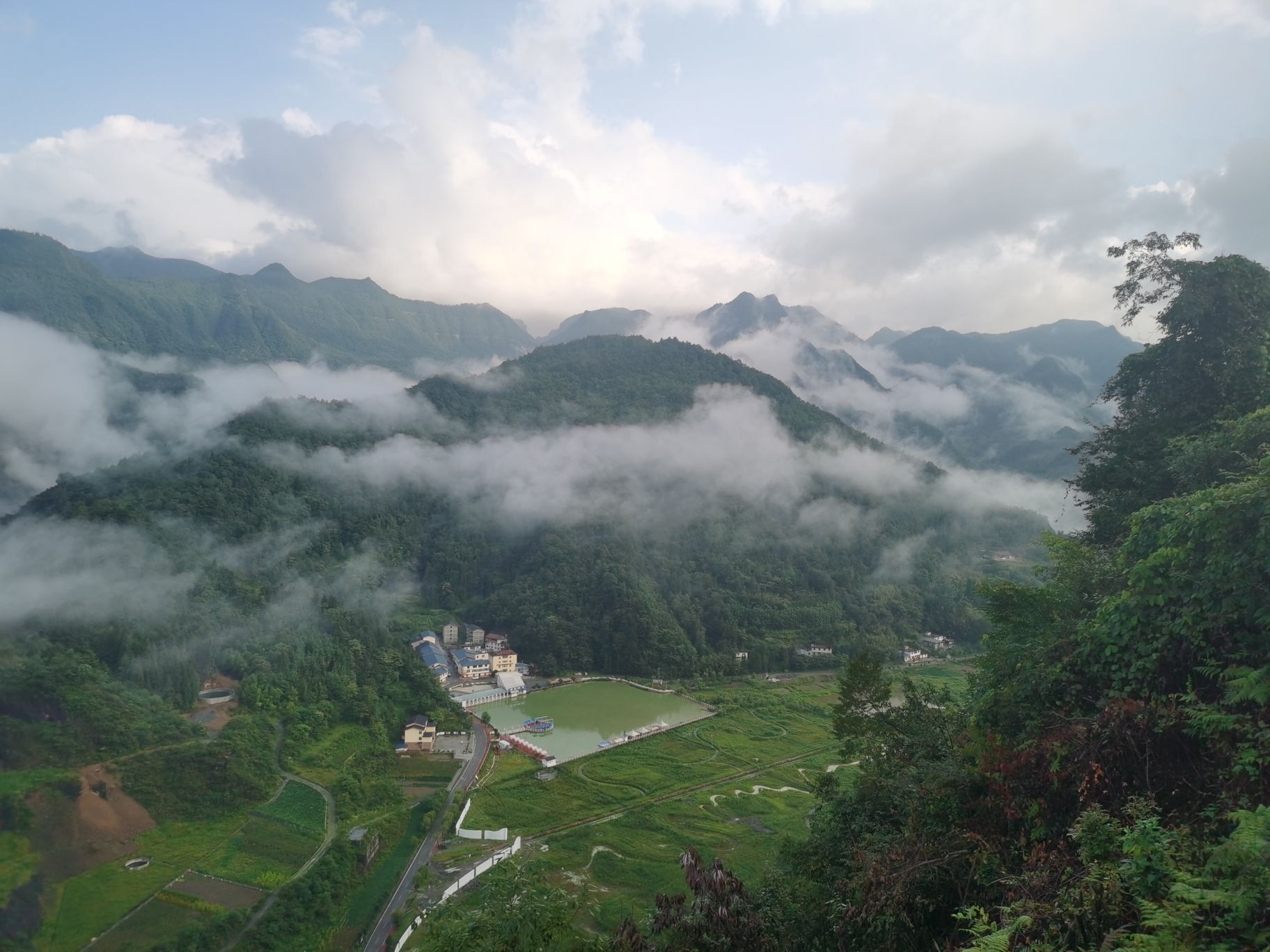 悬崖观景平台旅行图片 2