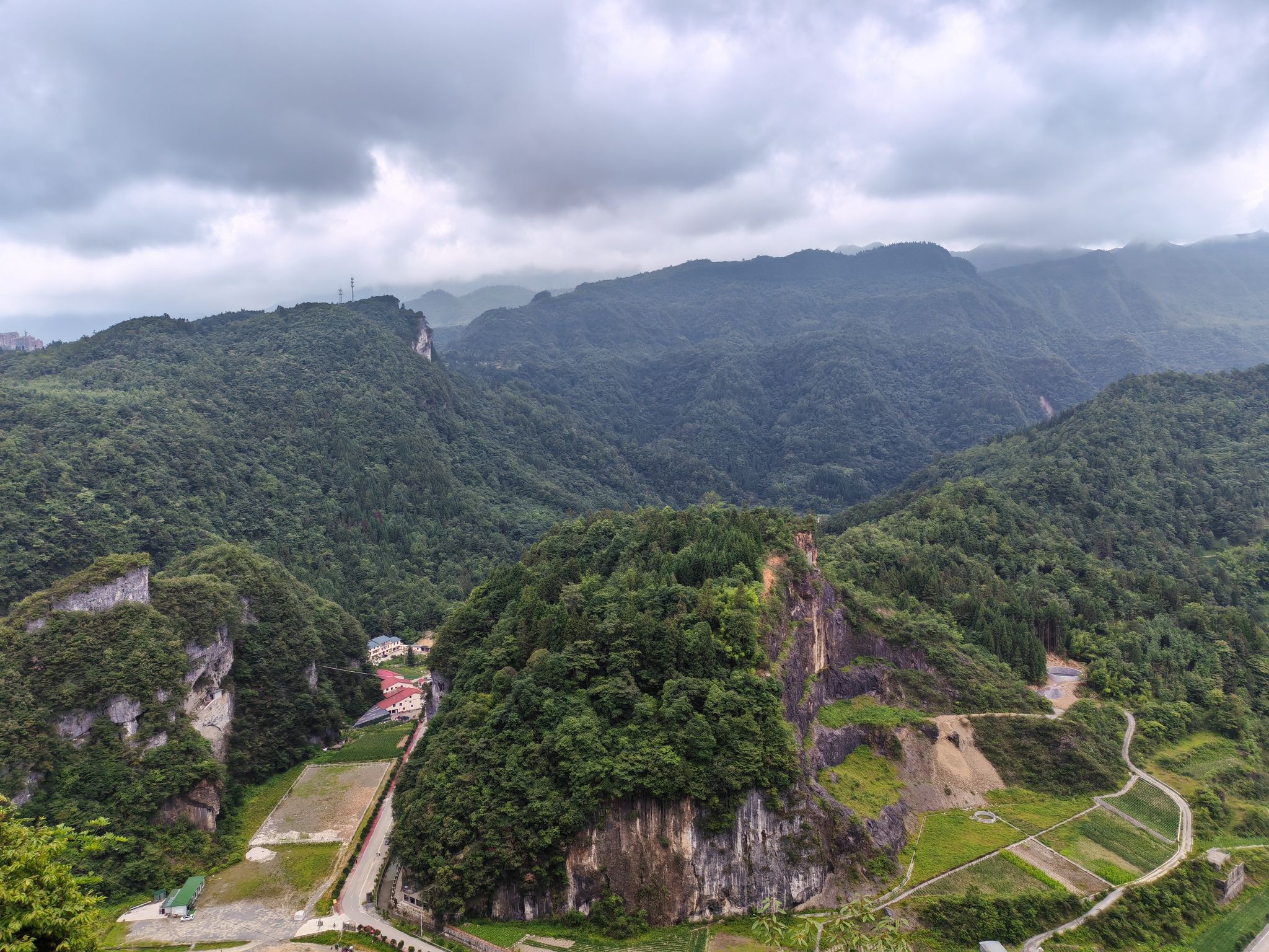 悬崖观景平台旅行图片 1