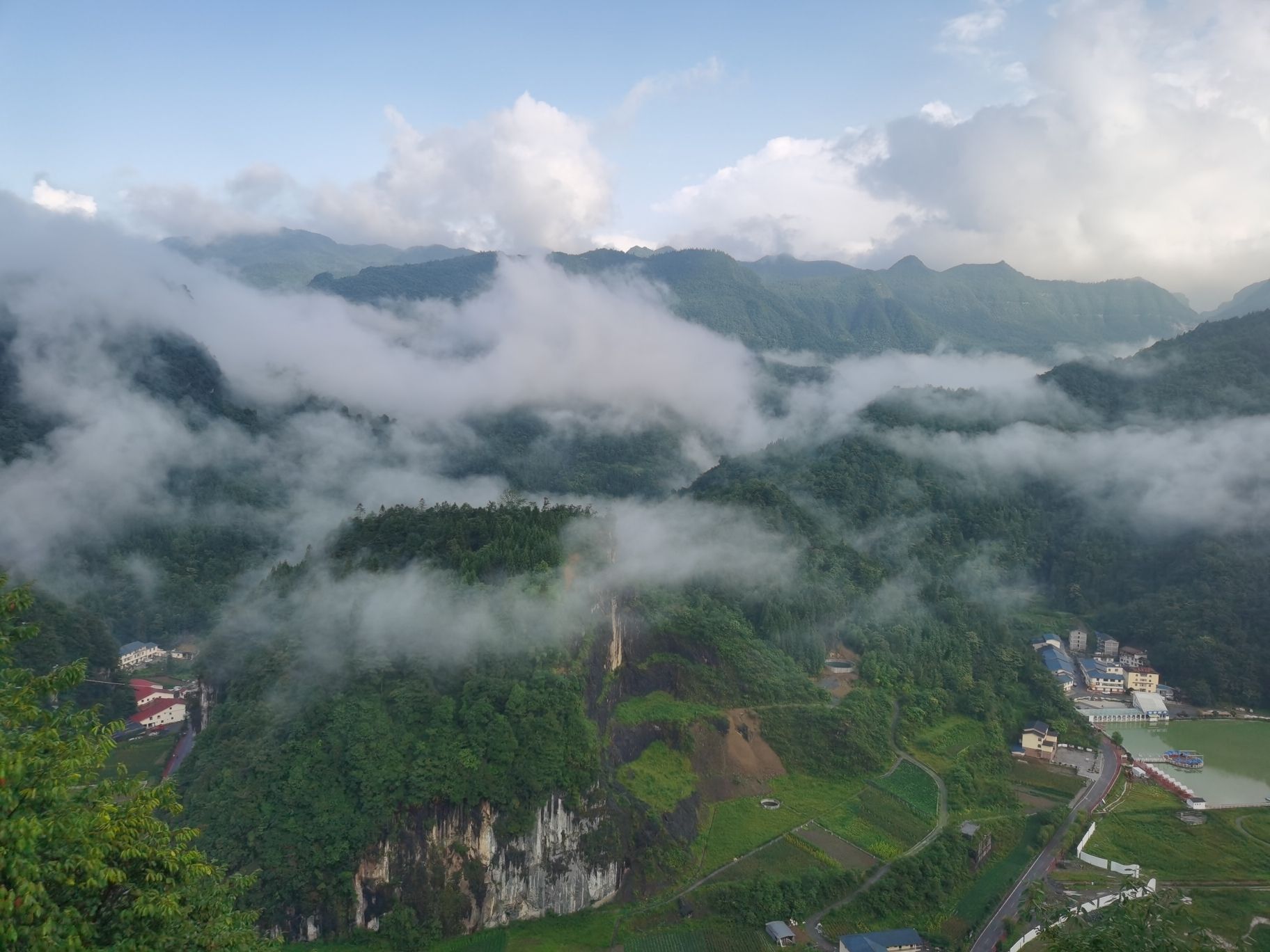 悬崖观景平台旅行图片 1