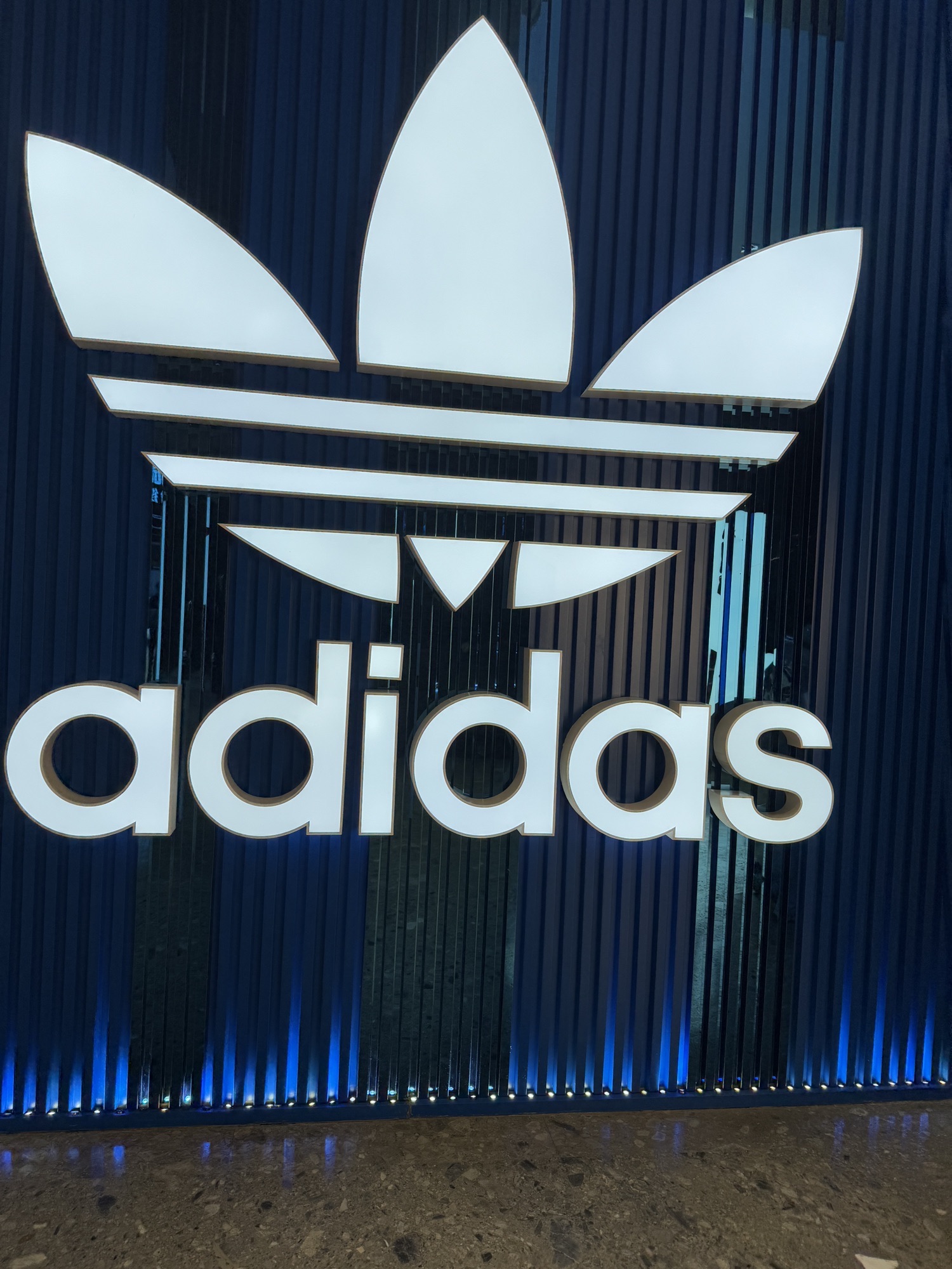 adidas三叶草(深圳万象天地店)