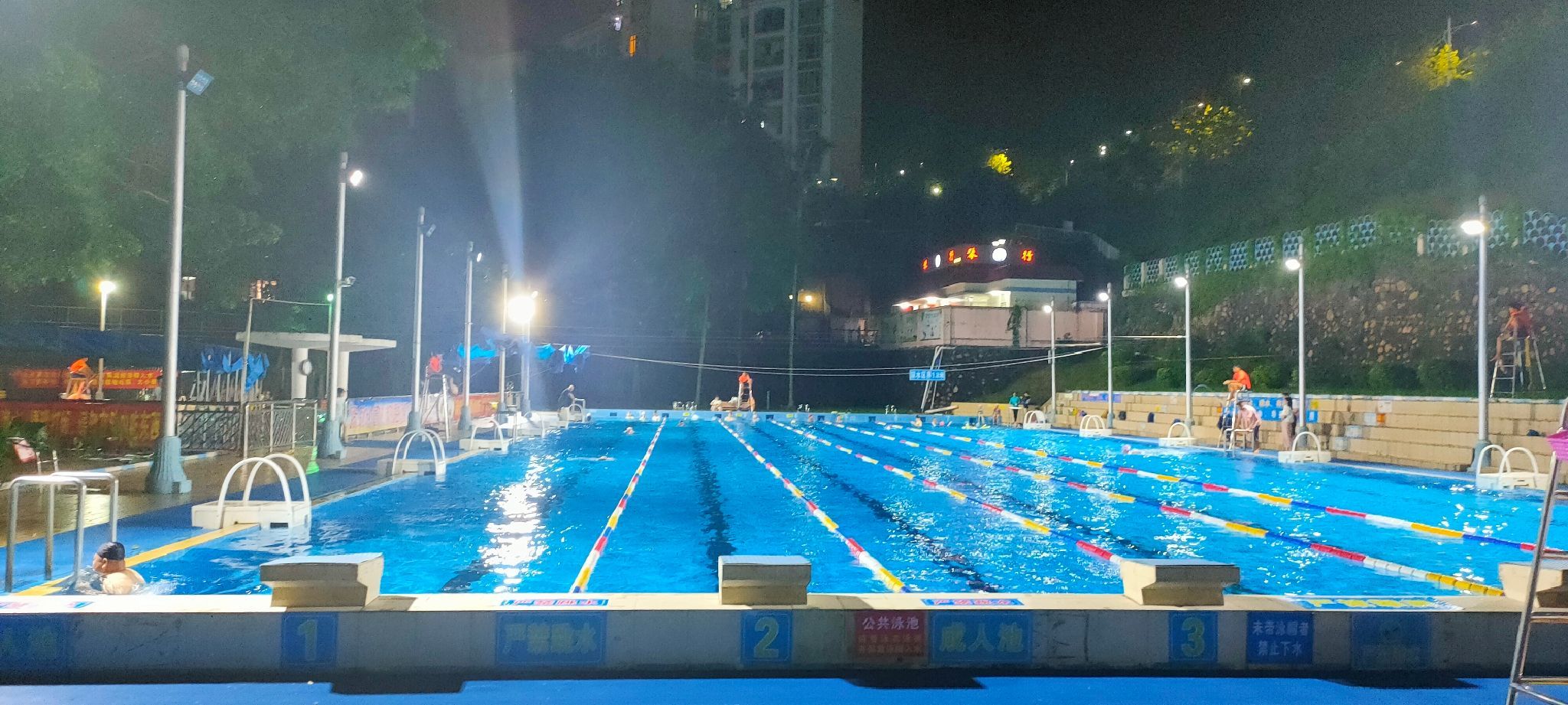 场地封面-华英港湾生活小区游泳池