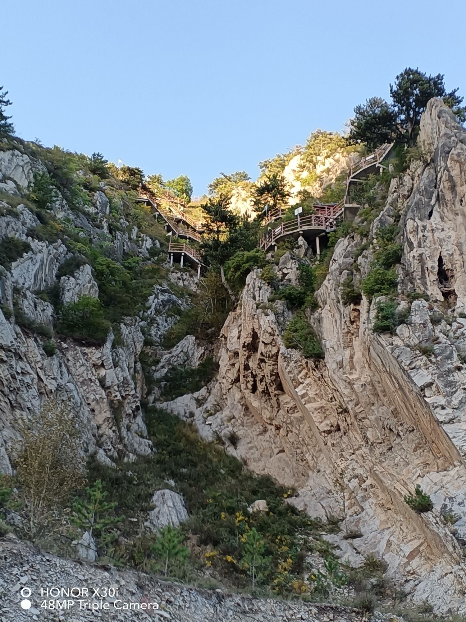 芦芽山馒头山亿年溶洞玻璃栈道风景区旅行图片 2