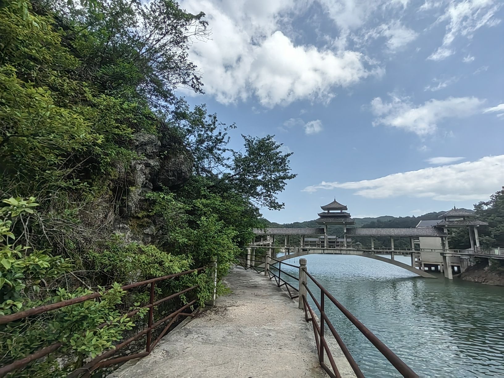 玉湖山庄