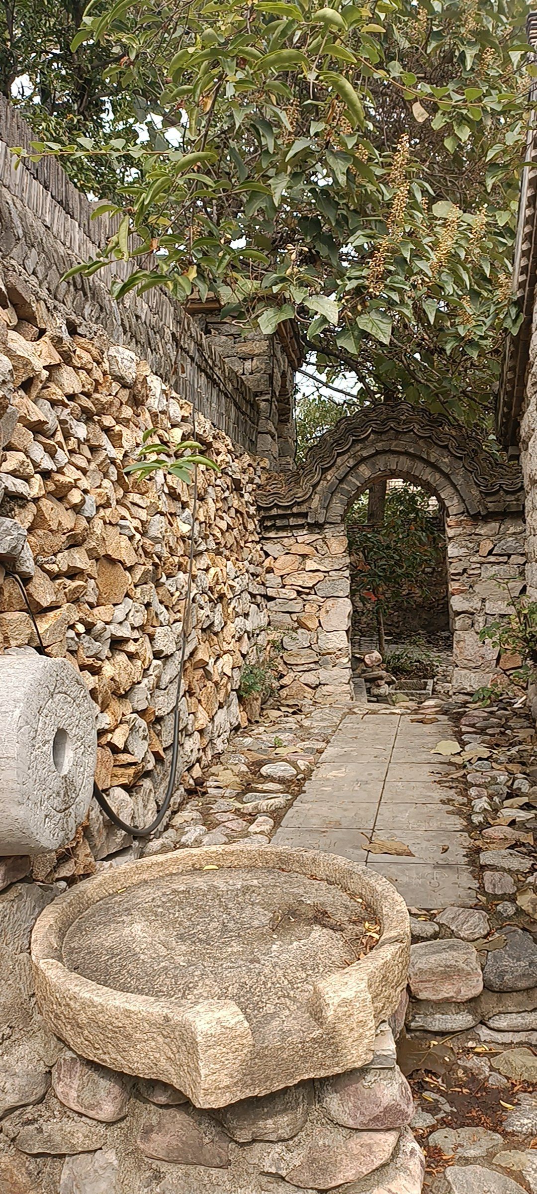 微山湖风景名胜区-石楼石头门旅行图片 1