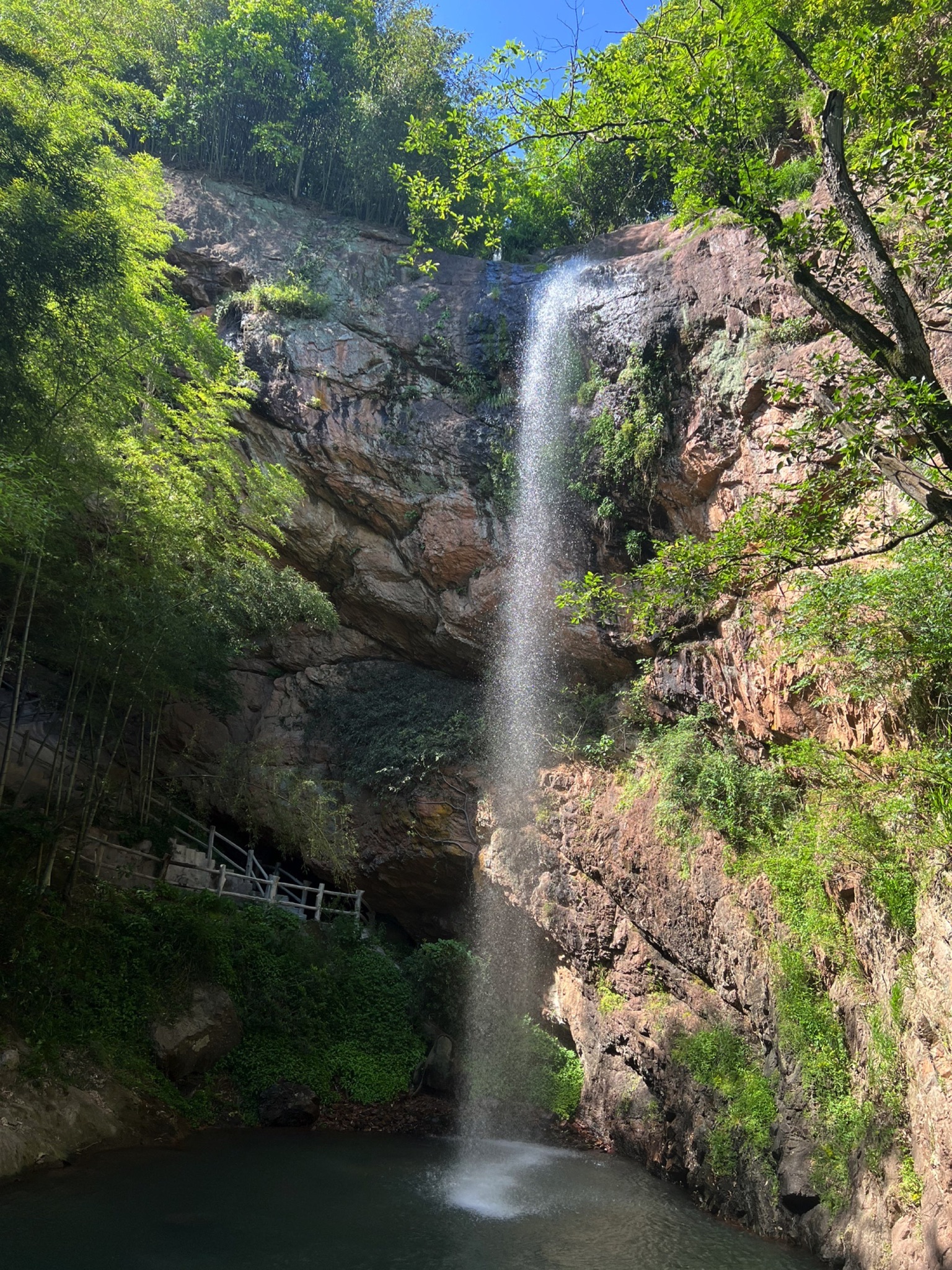 滴水岩风景区