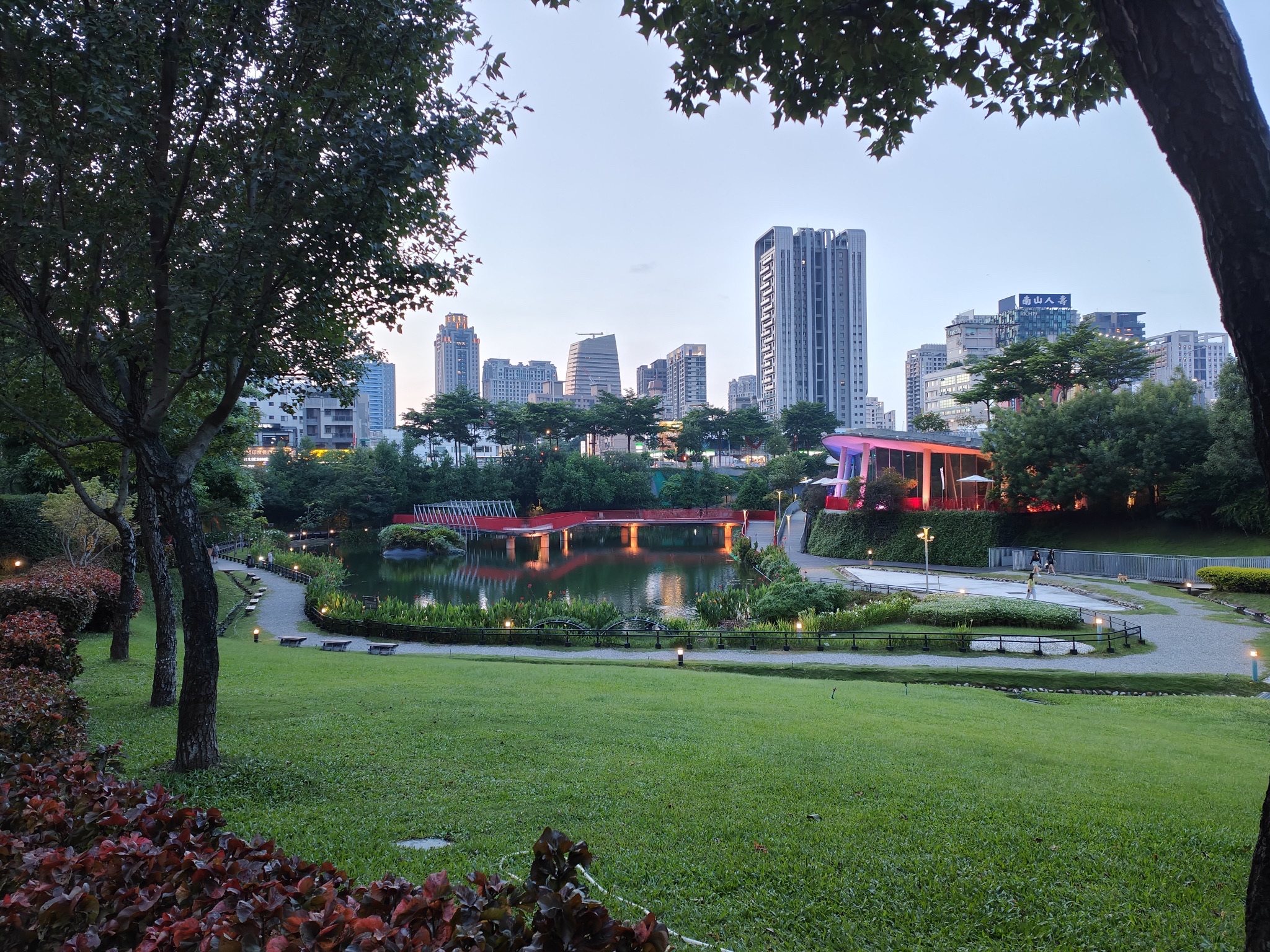 Qiuhonggu (Zhaoyang Bridge)