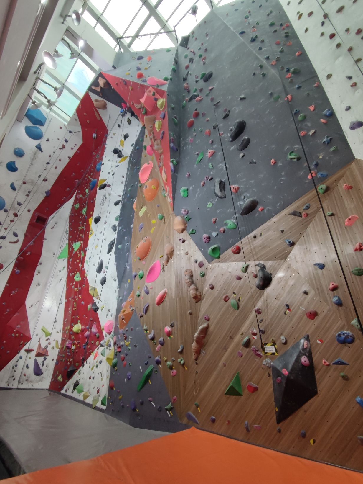 场地封面-魔岩攀岩馆(黄浦市民健身中心A楼店)