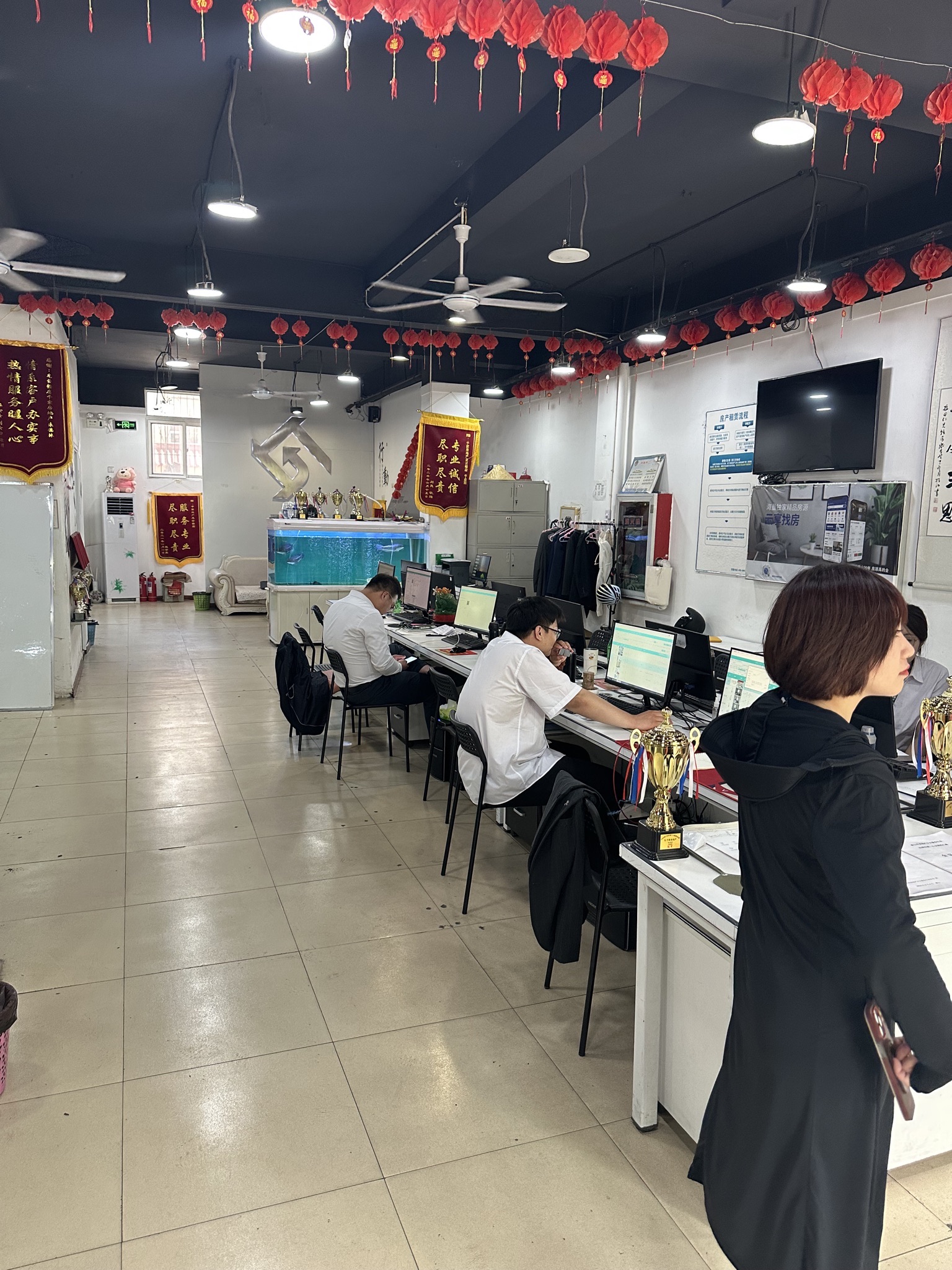 千家房地产(龙云楼东)