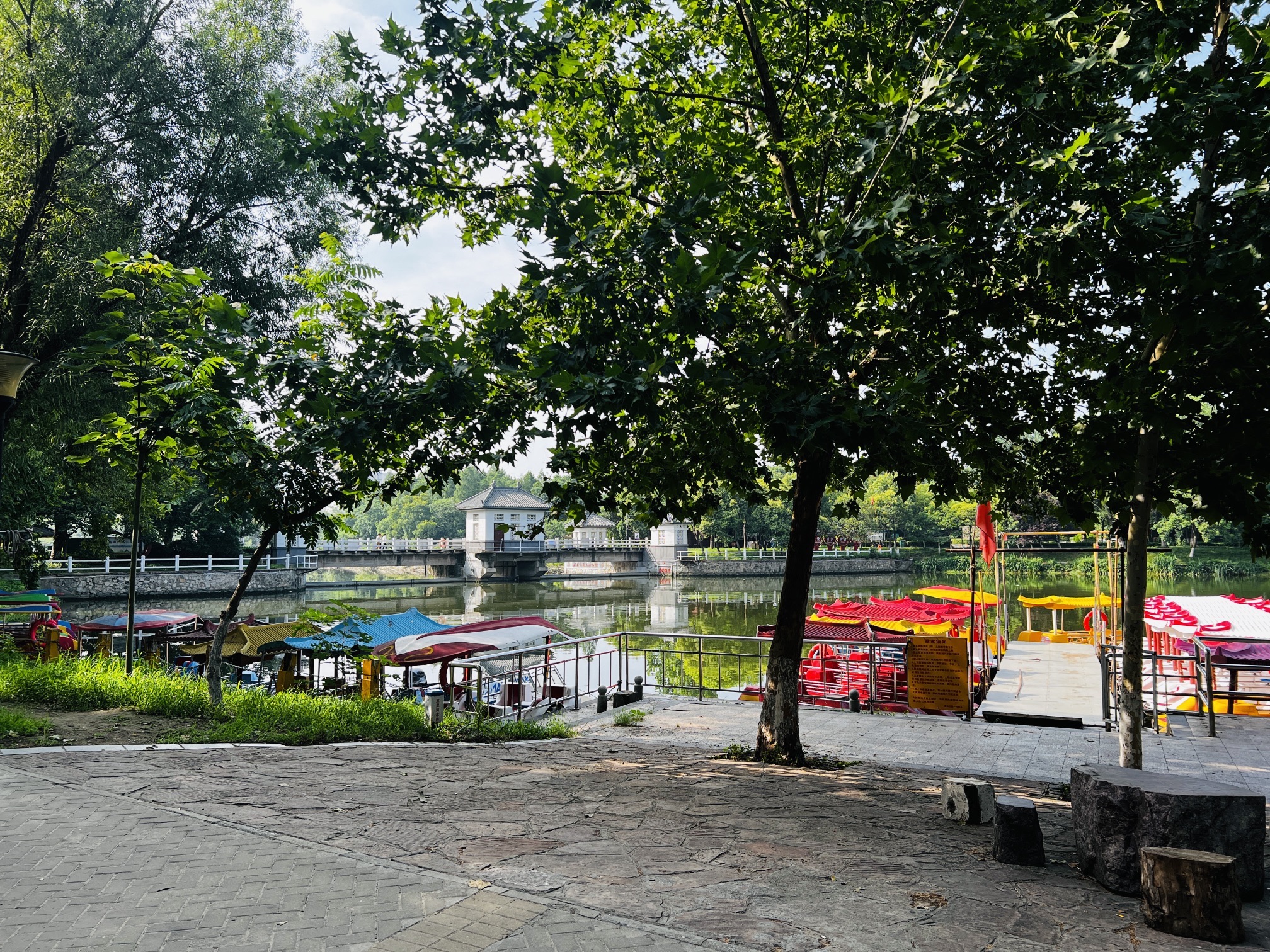 驻马店置地公园游船码头-划船售票处