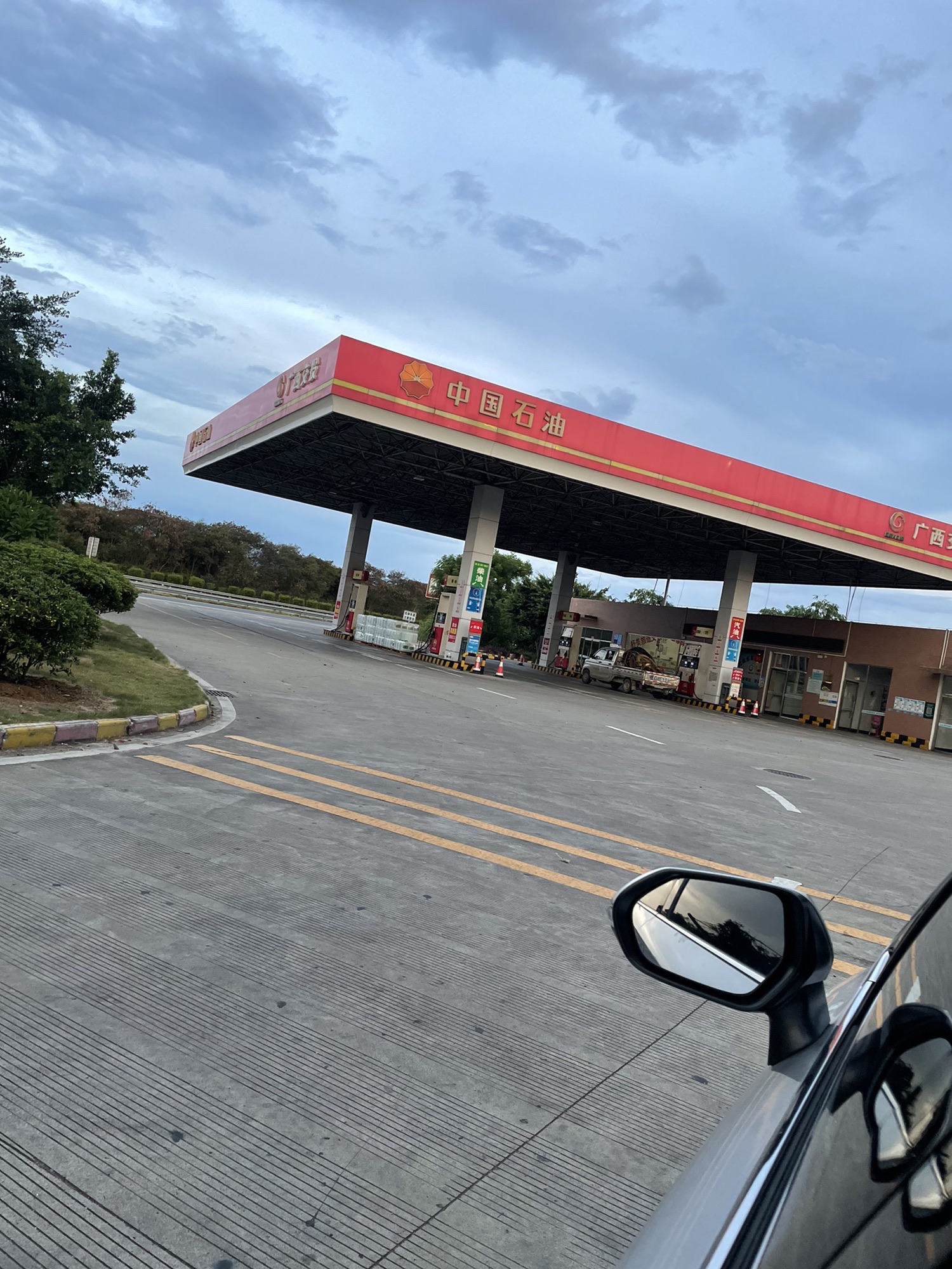 中国石油广西交投武宣东服务区(上行)加油站